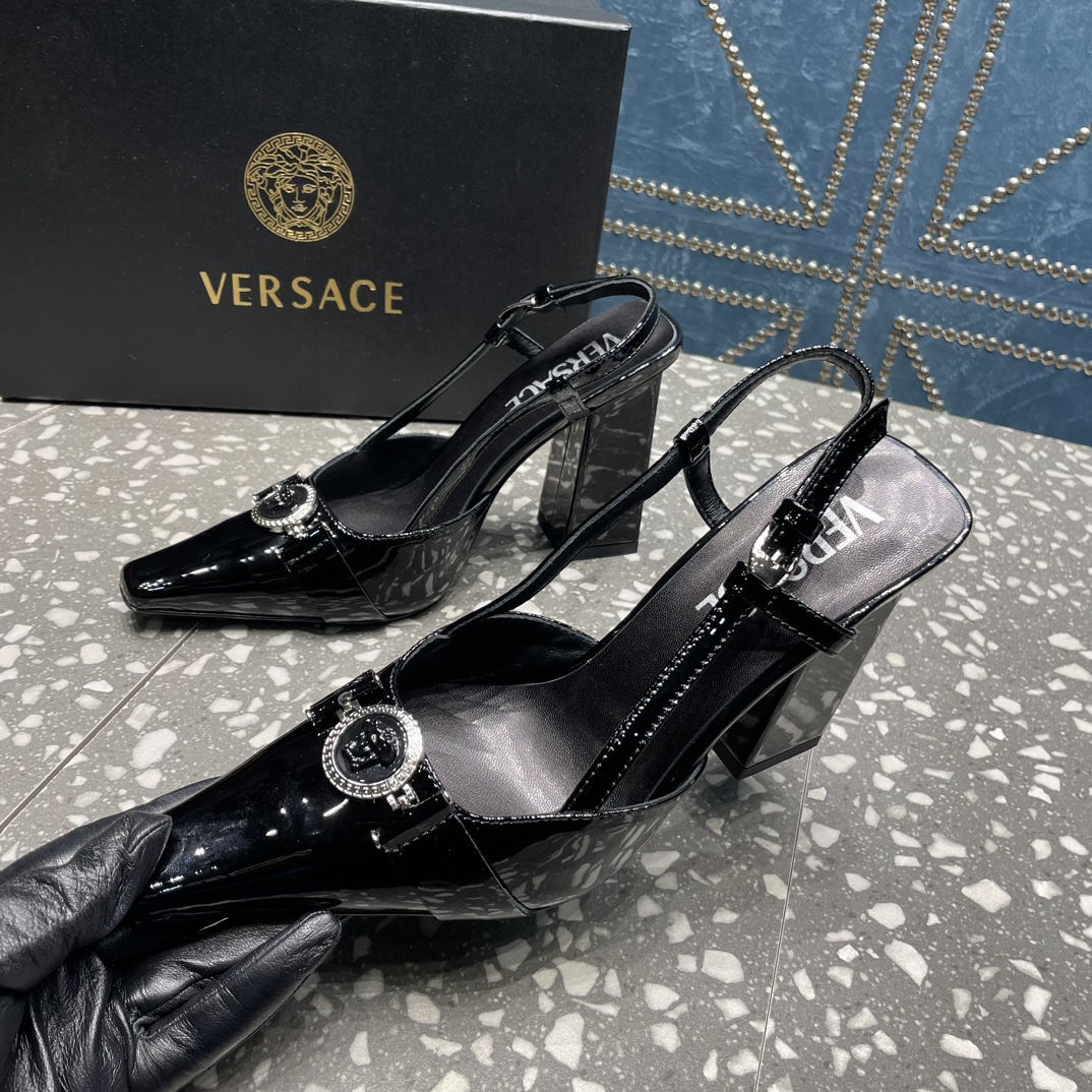 Bagsaaa Versace Medusa pumps black