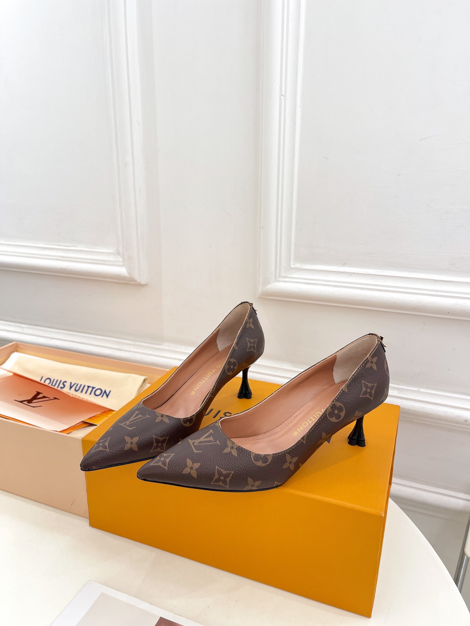 Bagsaaa L0vis Vvtt0n Monogram Leather Heels