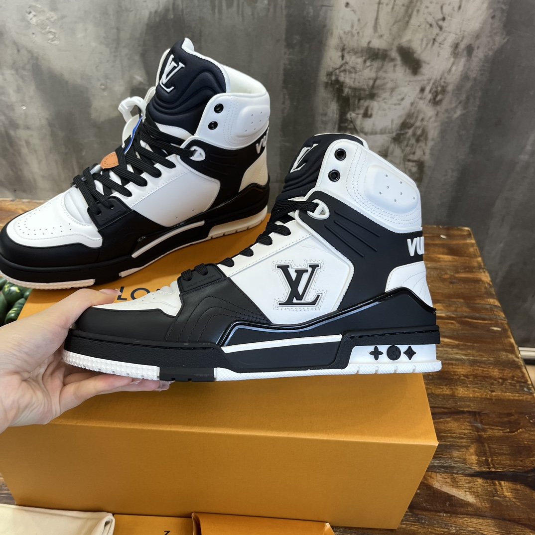 Bagsaaa L0vis Vvtt0n Trainer Black White