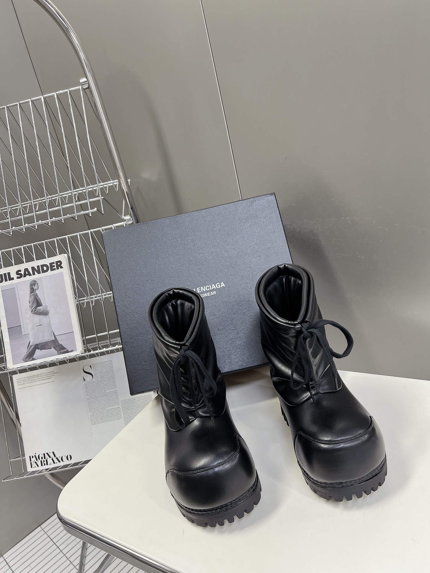 Bagsaaa Ba1en*iaga Alaska Low Boot in black shiny S*per soft calfskin