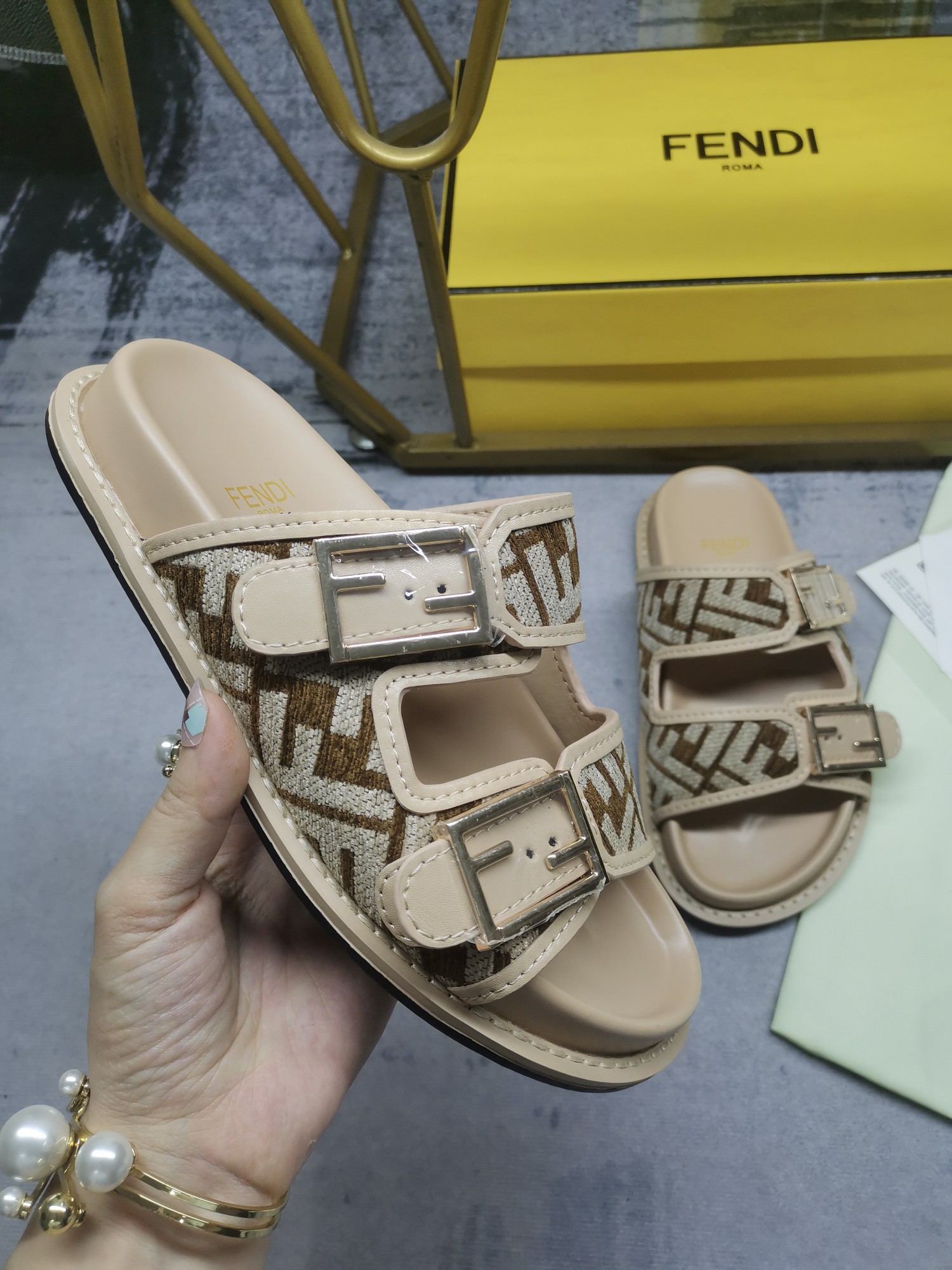 Bagsaaa F**di Feel FF chenille slides in beige