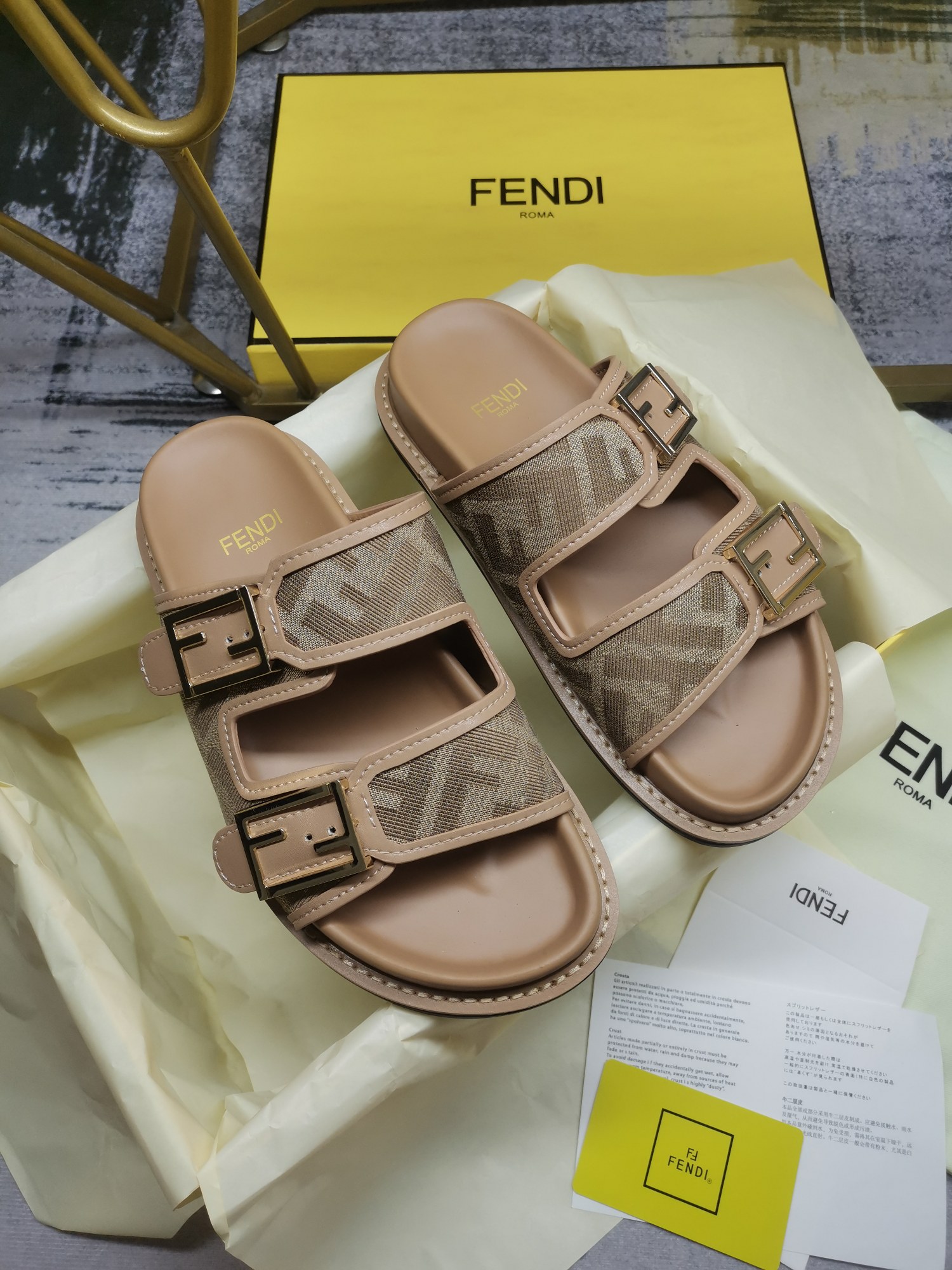 Bagsaaa F**di Feel FF chenille slides in caramel