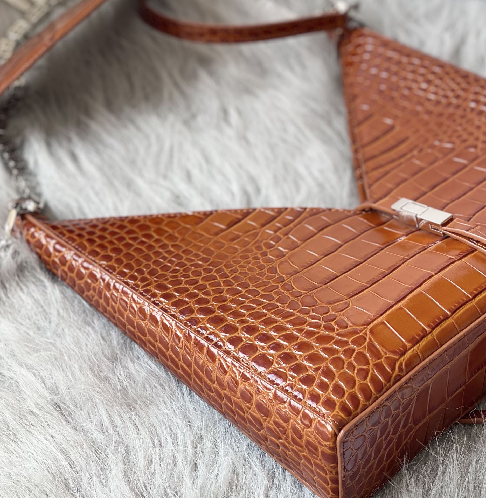 Bagsaaa Givenchy Cut-Out Small Shoulder Bag Brown - 27*27*6cm