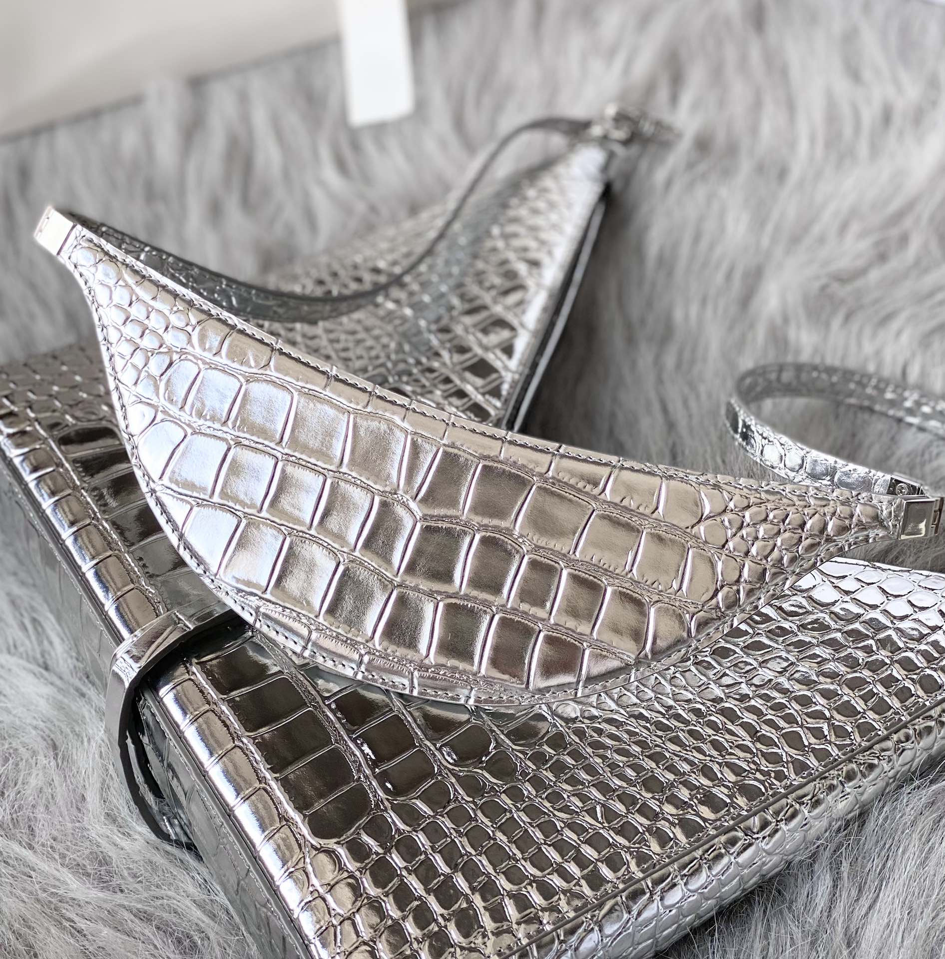 Bagsaaa Givenchy Cut-Out Small Shoulder Bag Silver - 27*27*6cm