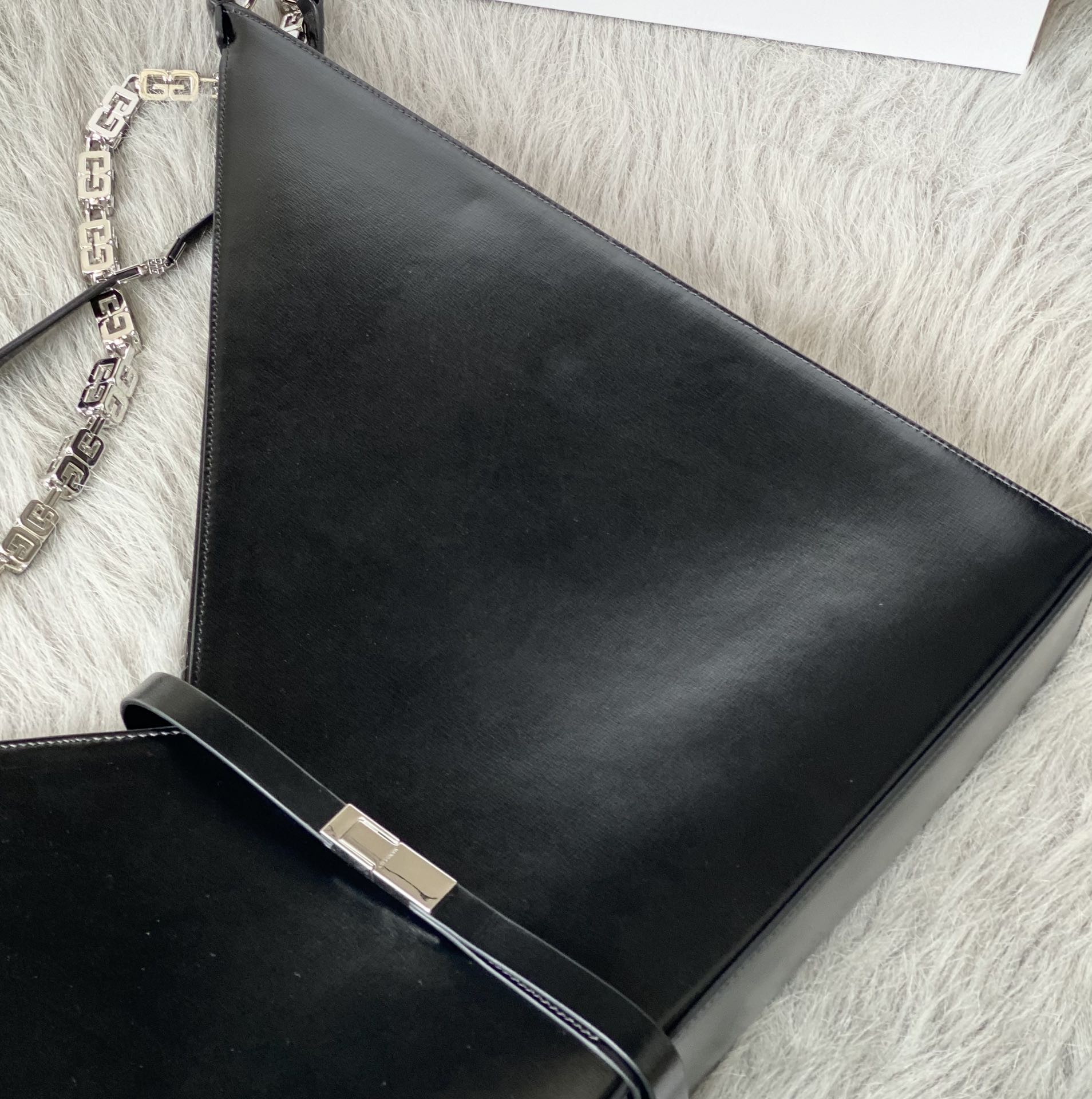 Bagsaaa Givenchy Cut-Out Large Shoulder Bag Black - 46*8*19cm