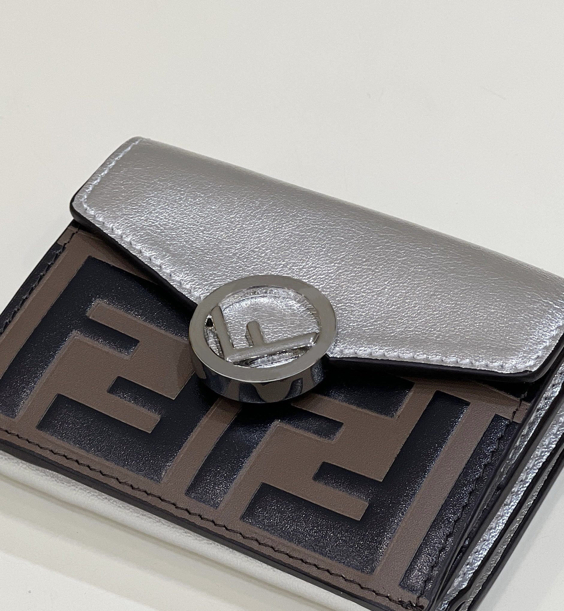 Bagsaaa F**di Brown Zucca Wallet Silver