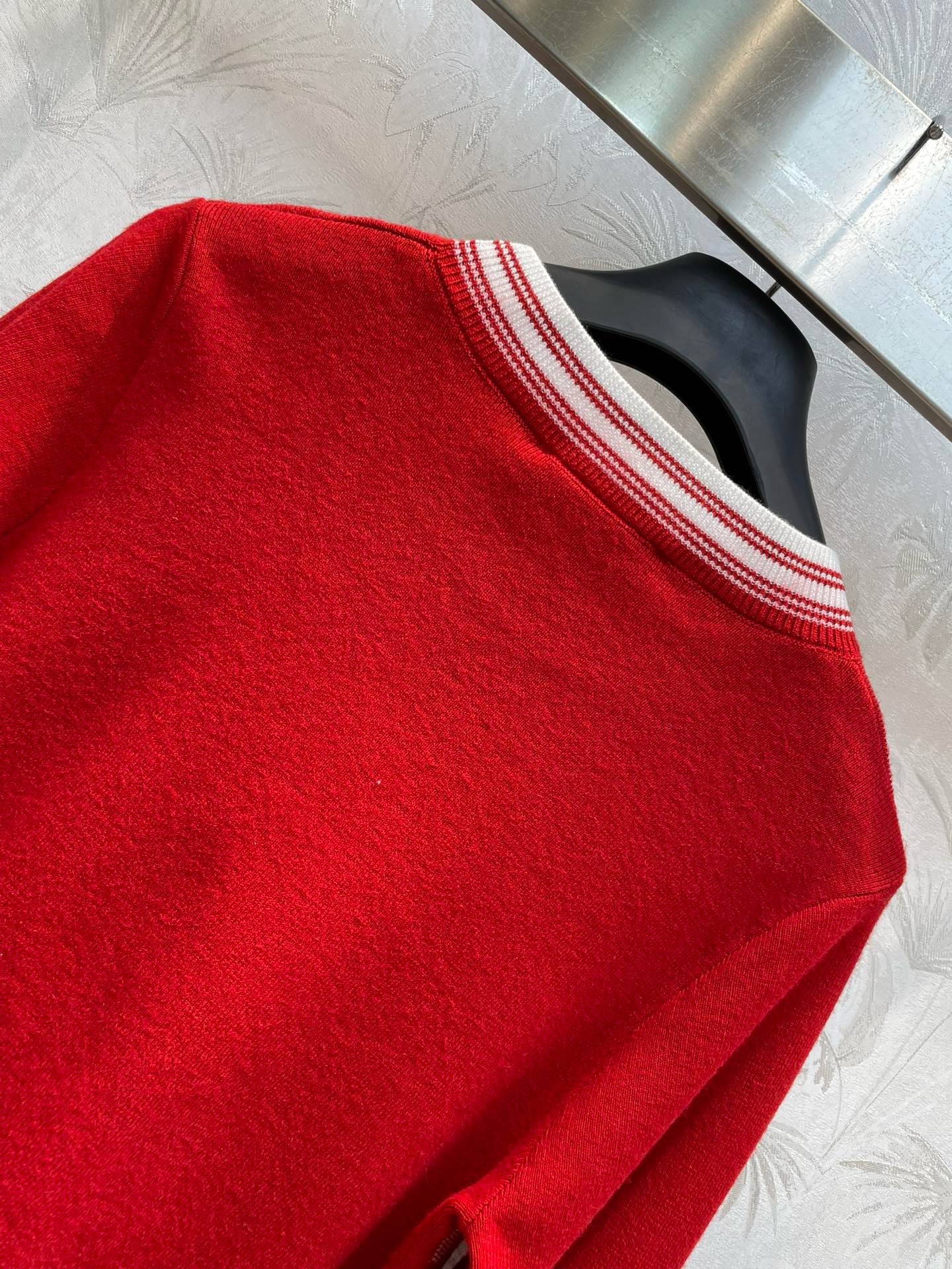 Bagsaaa D10r Round-Neck Red Sweater