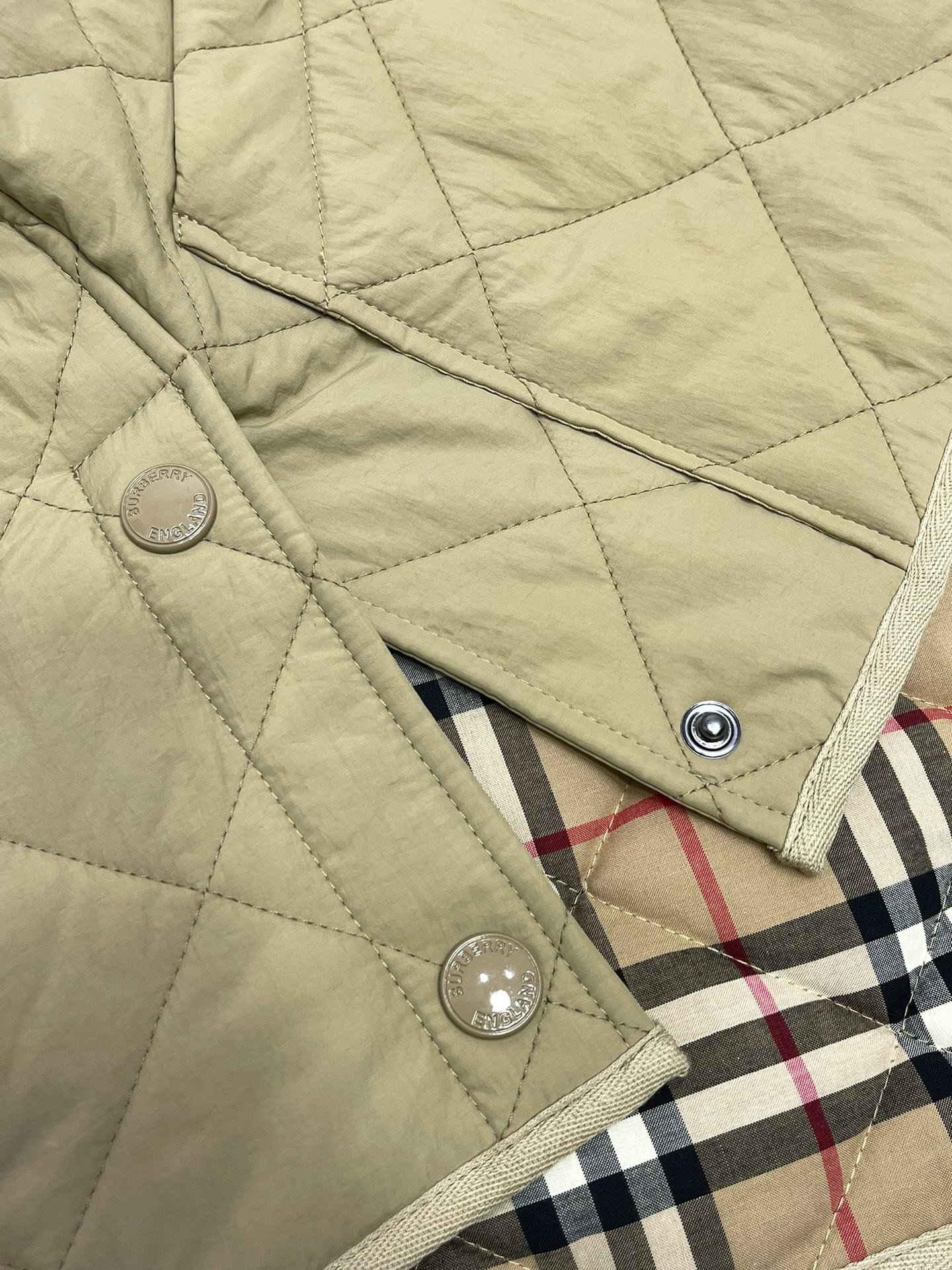 Bagsaaa Bv*b*rry Quilted jacket in beige