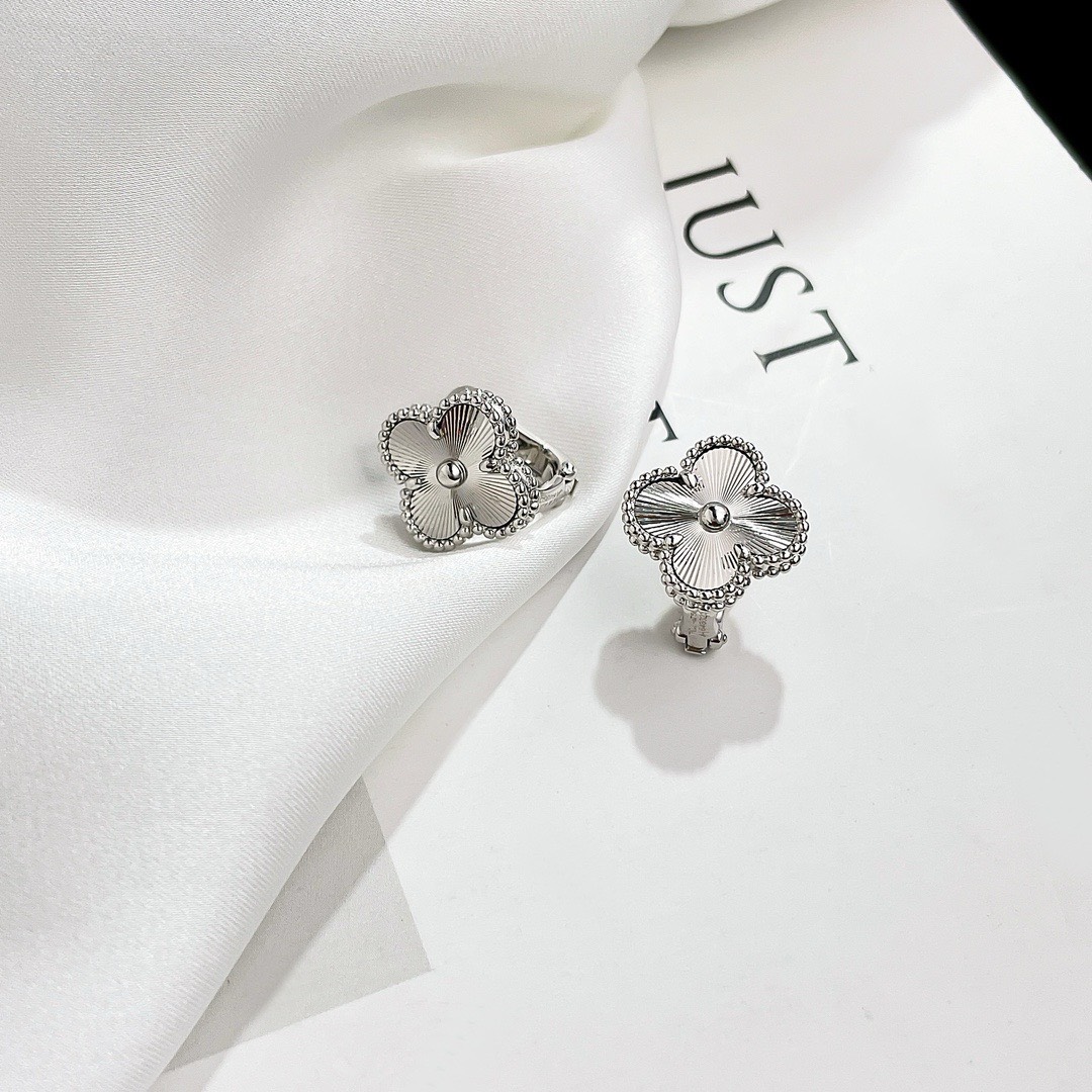 Bagsaaa V*n Cl**f & Arp*1s Clover Silver Earrings