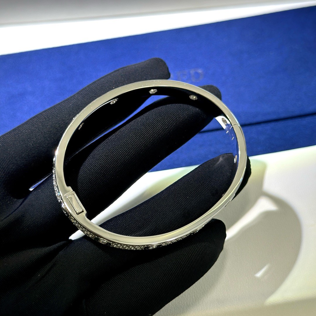 Bagsaaa Ca*t1er Love Bracelet 18K White Gold D1am0nd-Paved