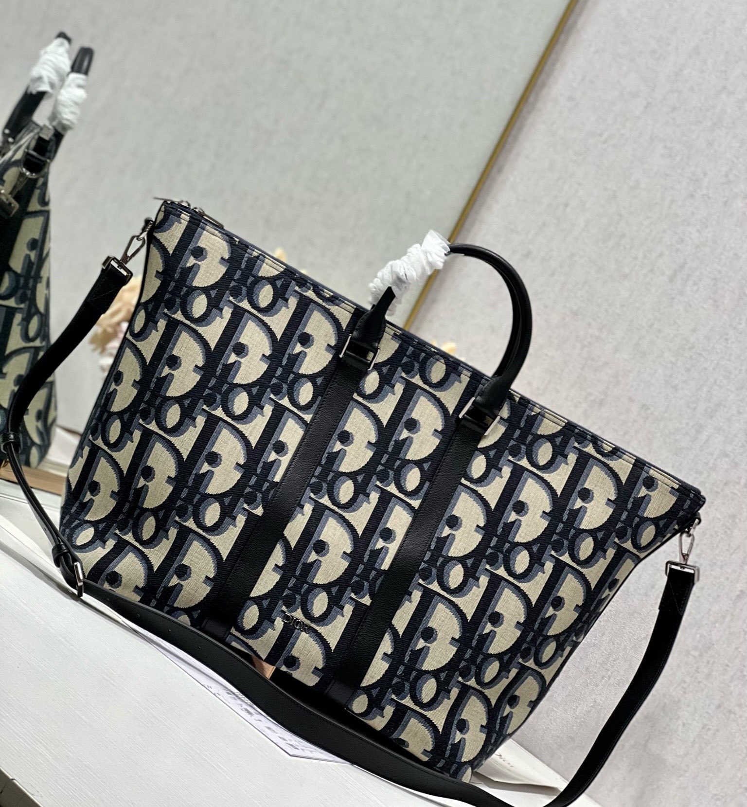 Bagsaaa D10r Tote Bag Beige and Black Maxi D10r Oblique Jacquard