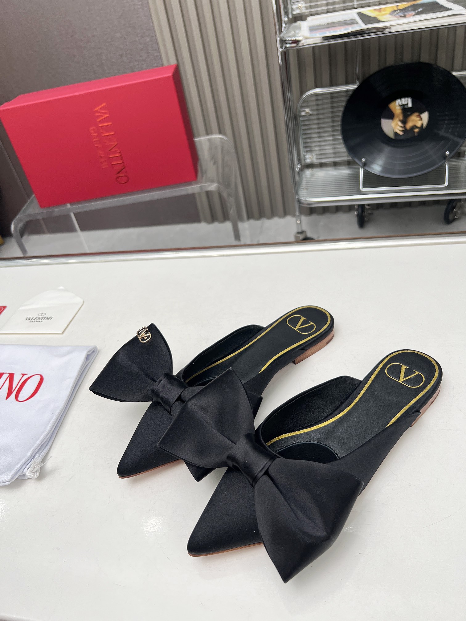 Bagsaaa Va1e*ntin0 Bow Black Mules