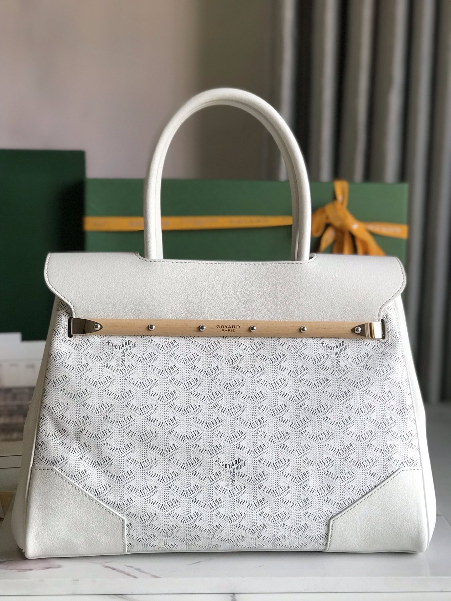 Bagsaaa G09ard White Saigon Bag - 34x18x24cm