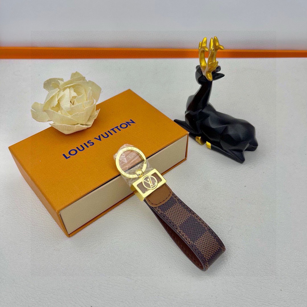 Bagsaaa L0vis Vvtt0n Keychain