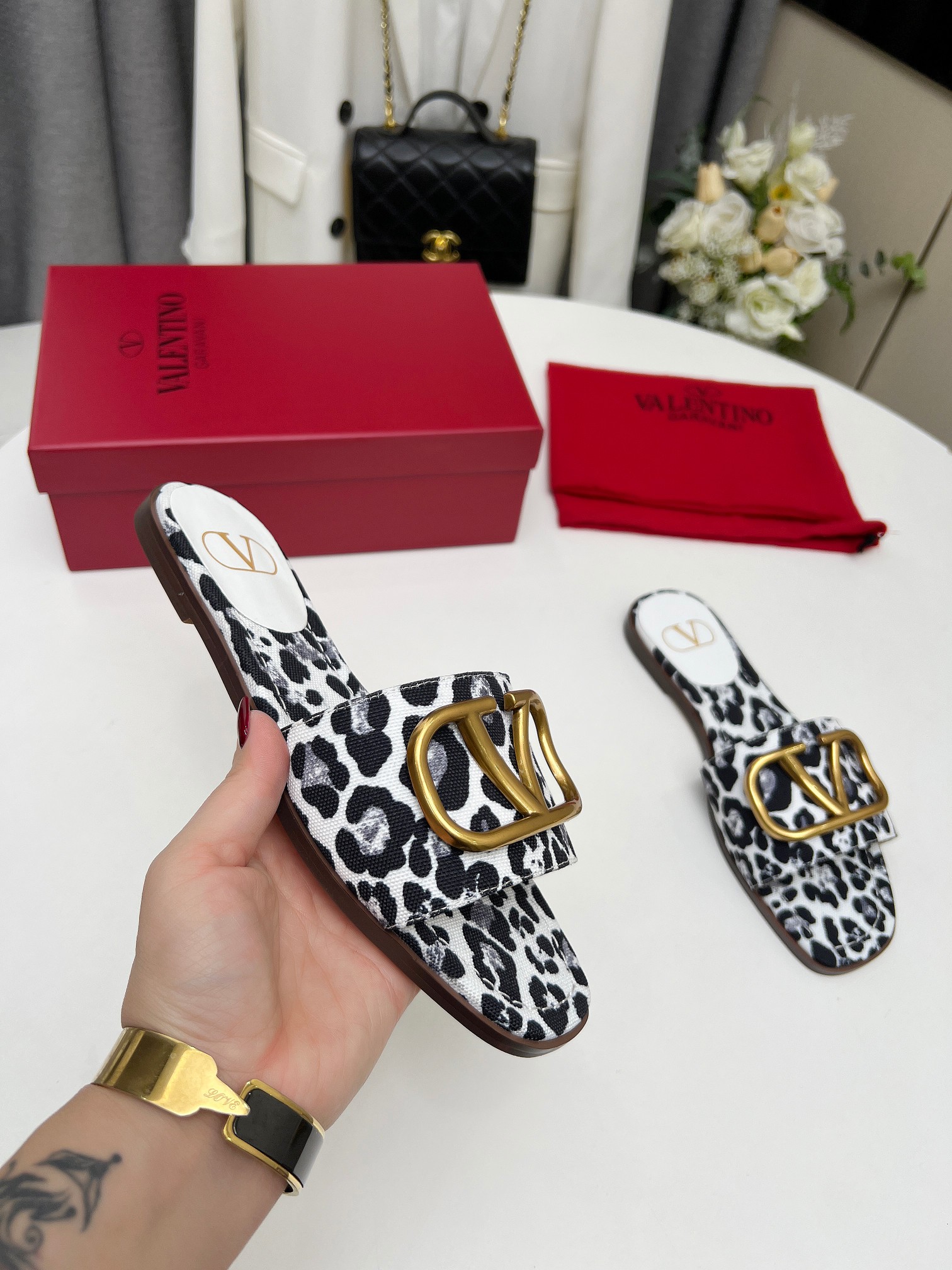 Bagsaaa Va1e*ntin0 Leopard Slides