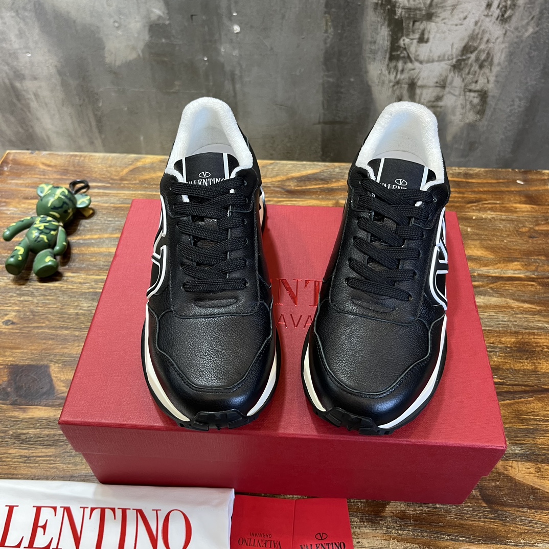 Bagsaaa Va1e*ntin0 Black Sneakers