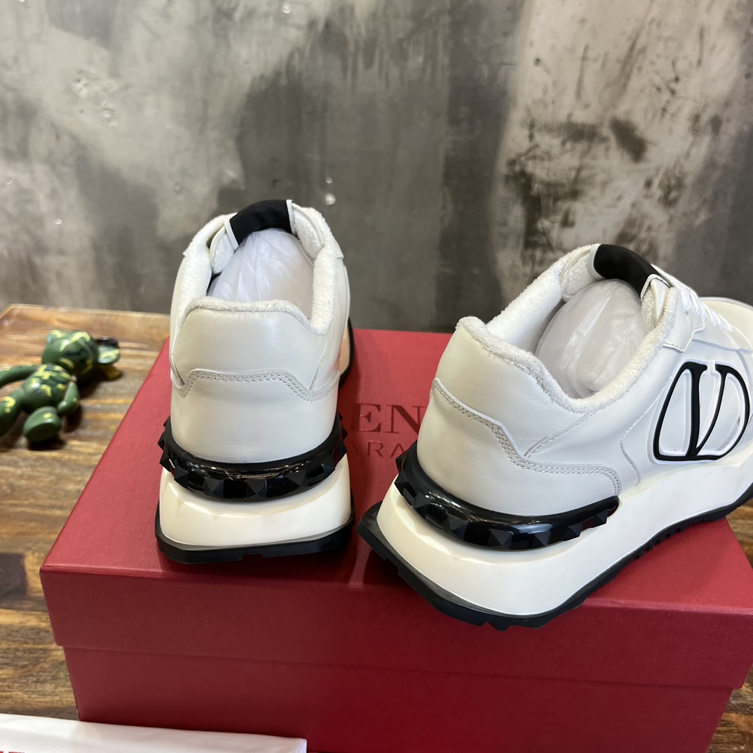 Bagsaaa Va1e*ntin0 White Sneakers
