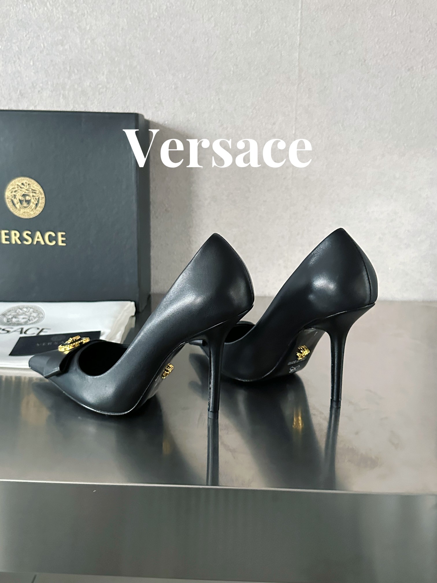 Bagsaaa Versace Gianni Ribbon Mid Pumps Black