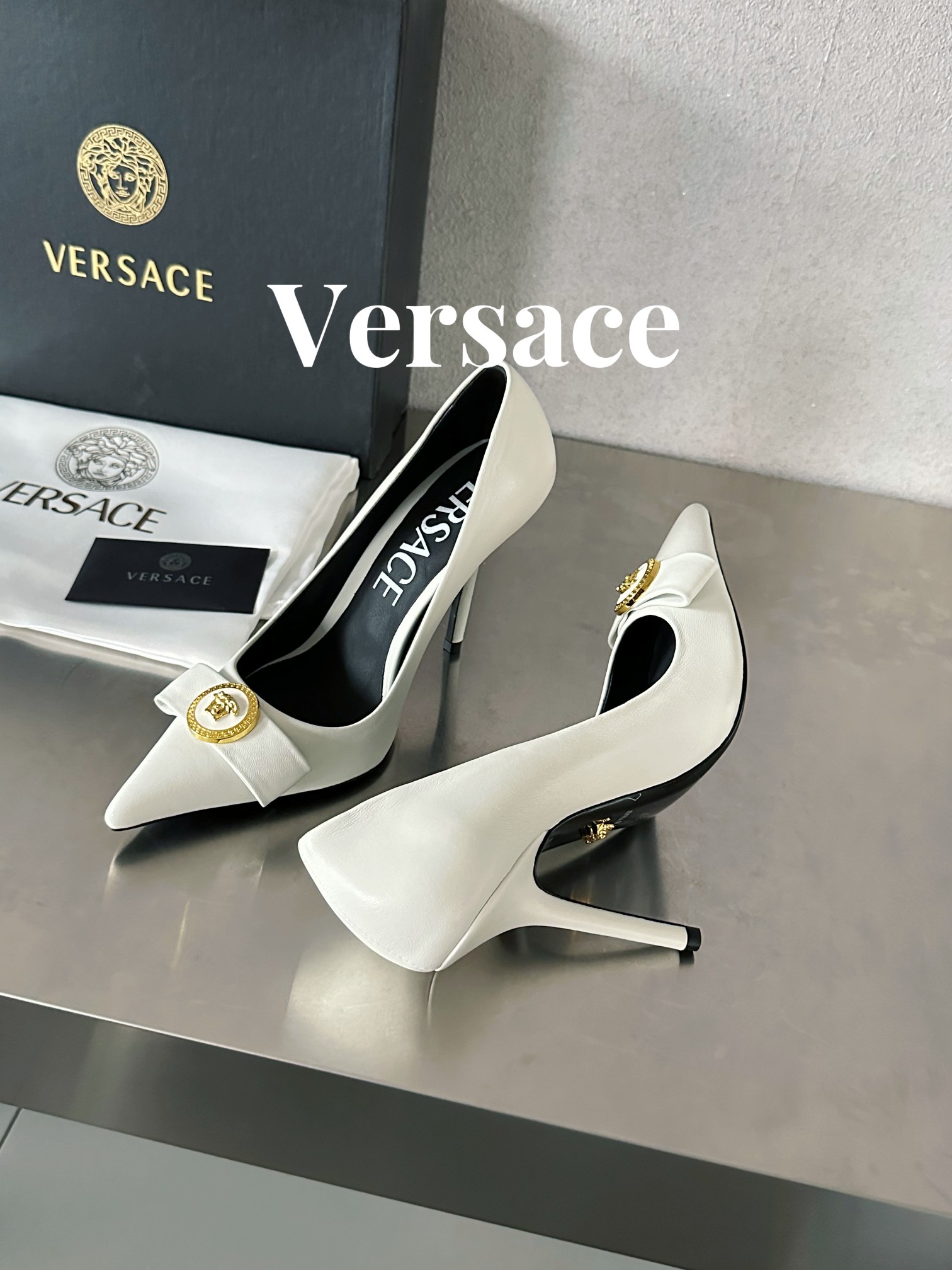Bagsaaa Versace Gianni Ribbon Mid Pumps White