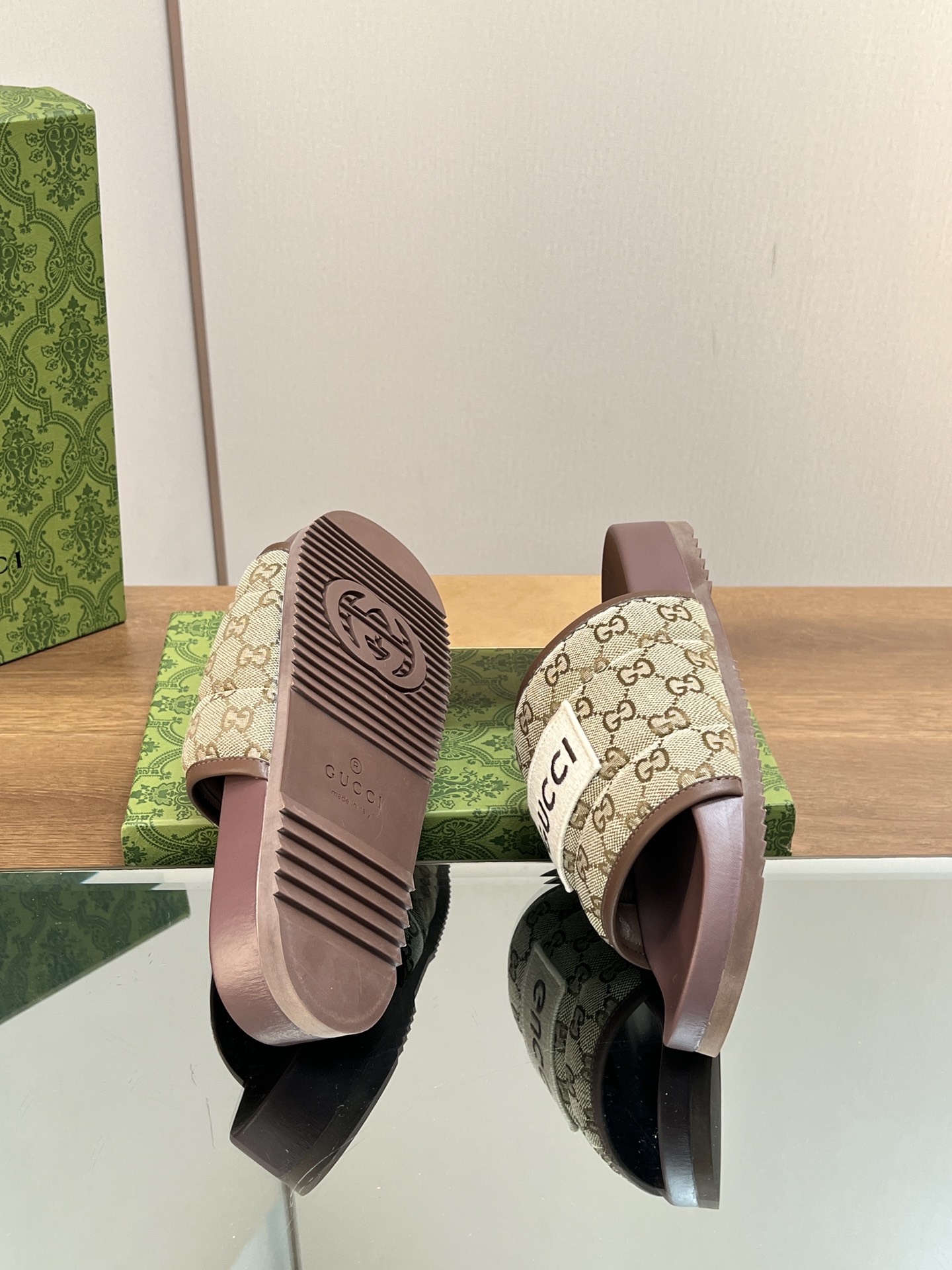 Bagsaaa Gvc*1 Slides Small GG Ebony In Brown