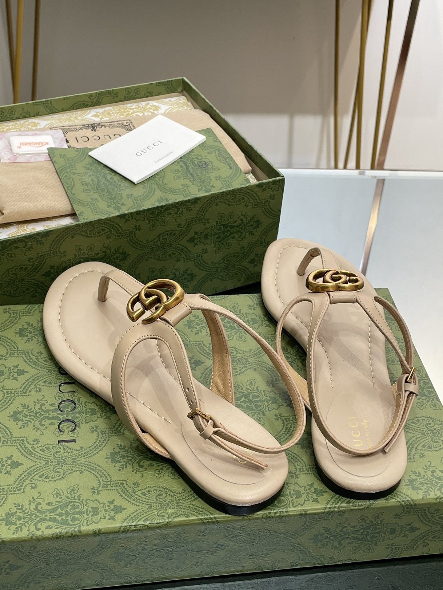 Bagsaaa Gvc*1 Double G leather thong sandals beige