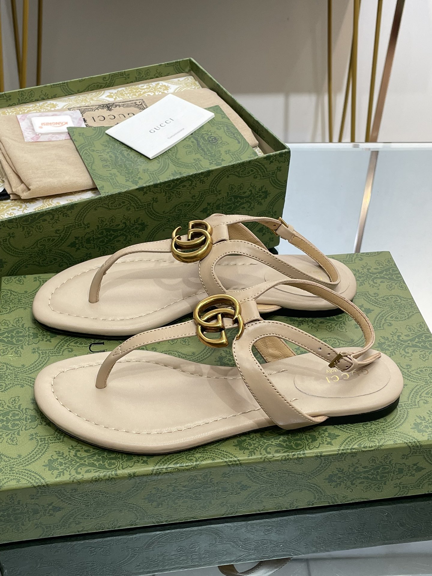 Bagsaaa Gvc*1 Double G leather thong sandals beige