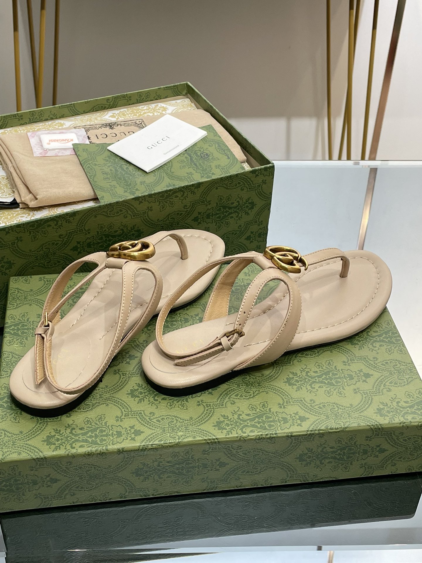 Bagsaaa Gvc*1 Double G leather thong sandals beige