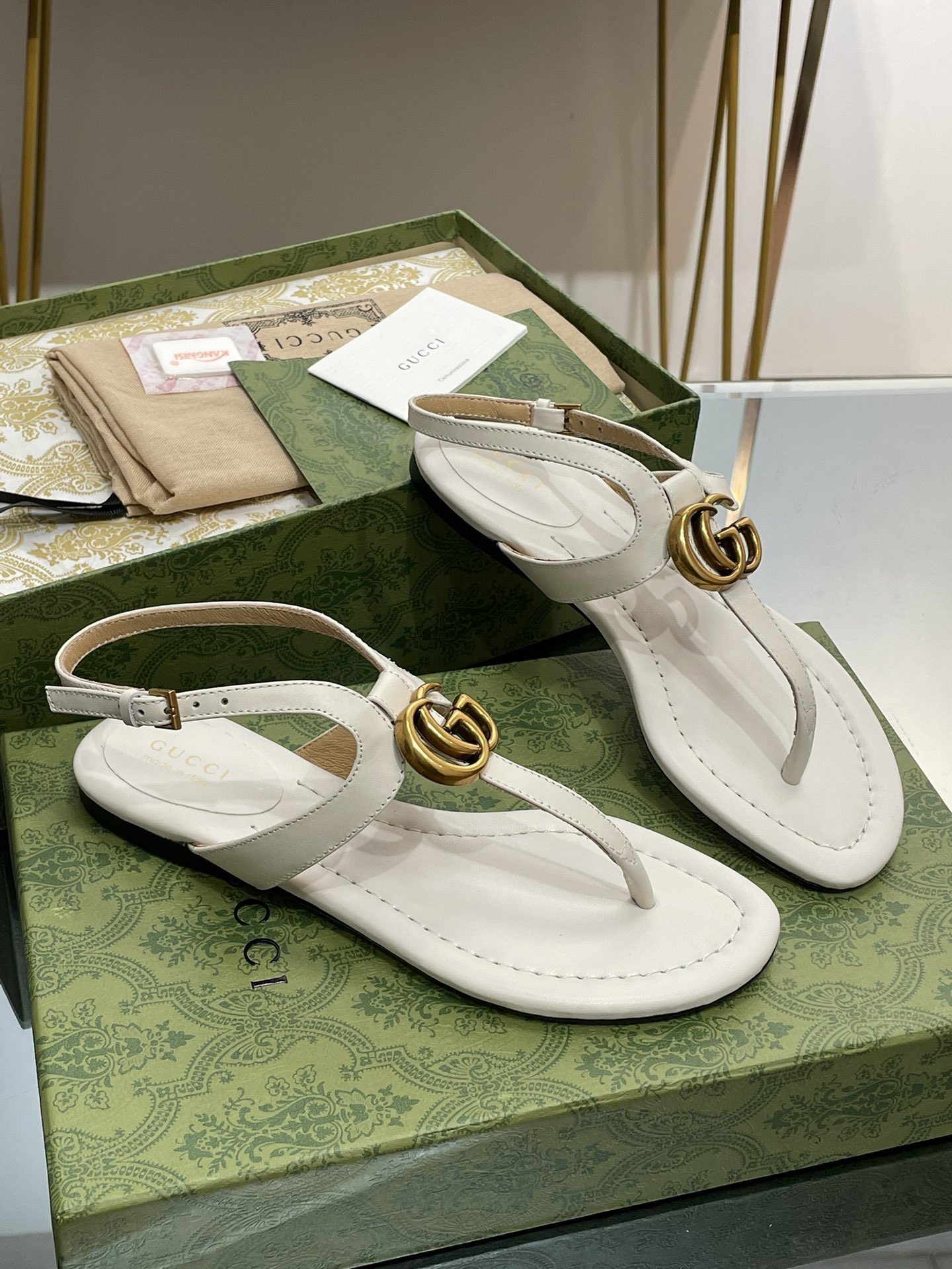 Bagsaaa Gvc*1 Double G leather thong sandals white
