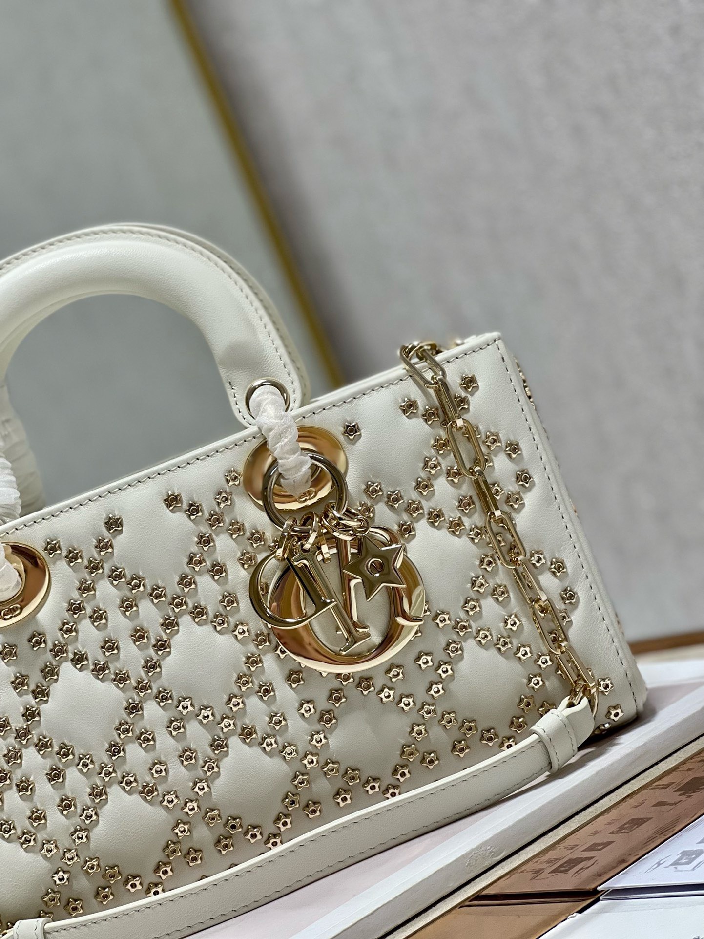Bagsaaa D10r Lady D - Joy In White Cannage Satin - 26 x 13.5 x 5 cm 