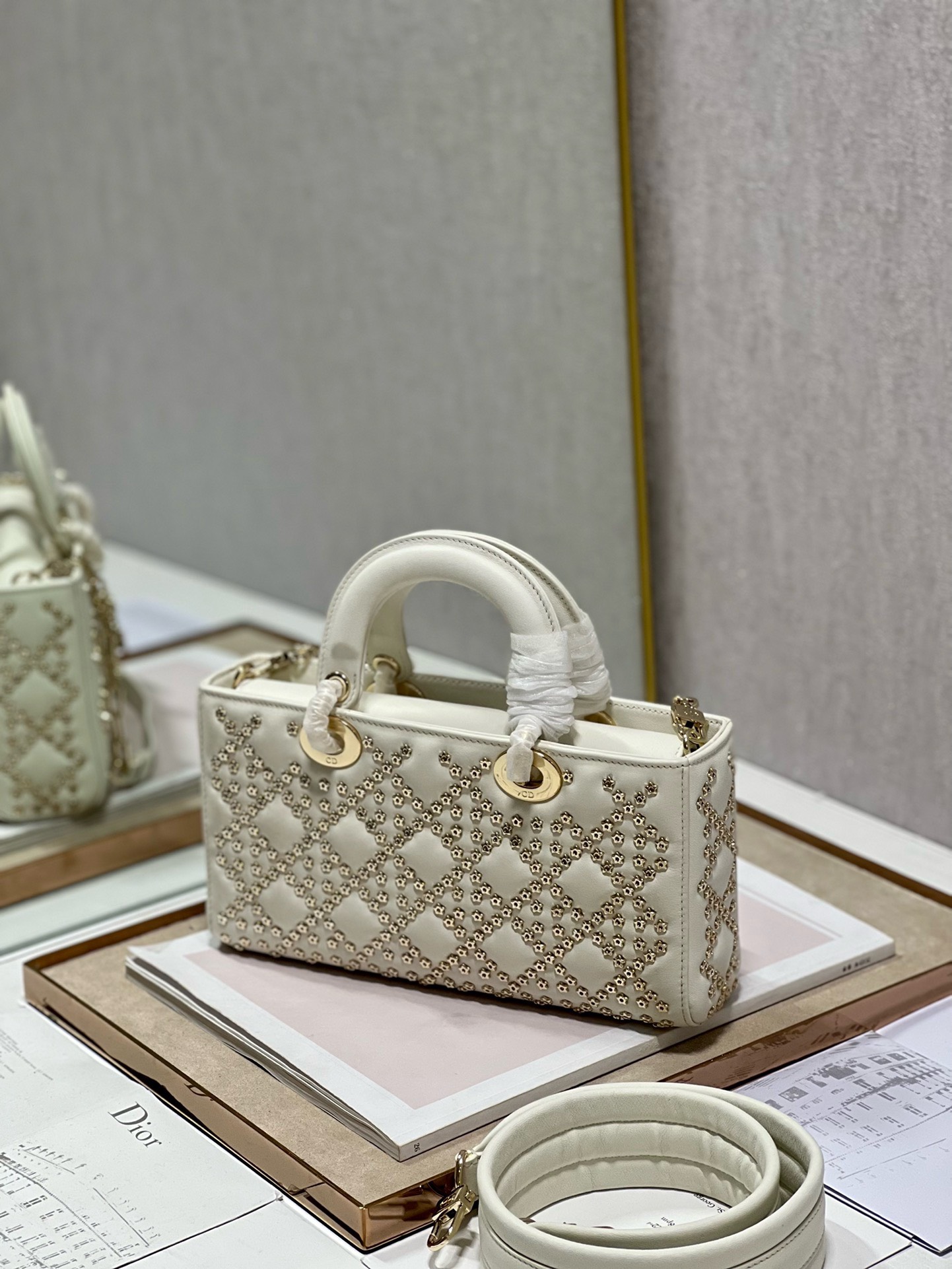 Bagsaaa D10r Lady D - Joy In White Cannage Satin - 26 x 13.5 x 5 cm 