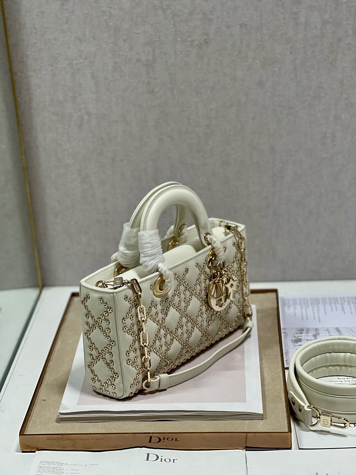 Bagsaaa D10r Lady D - Joy In White Cannage Satin - 26 x 13.5 x 5 cm 