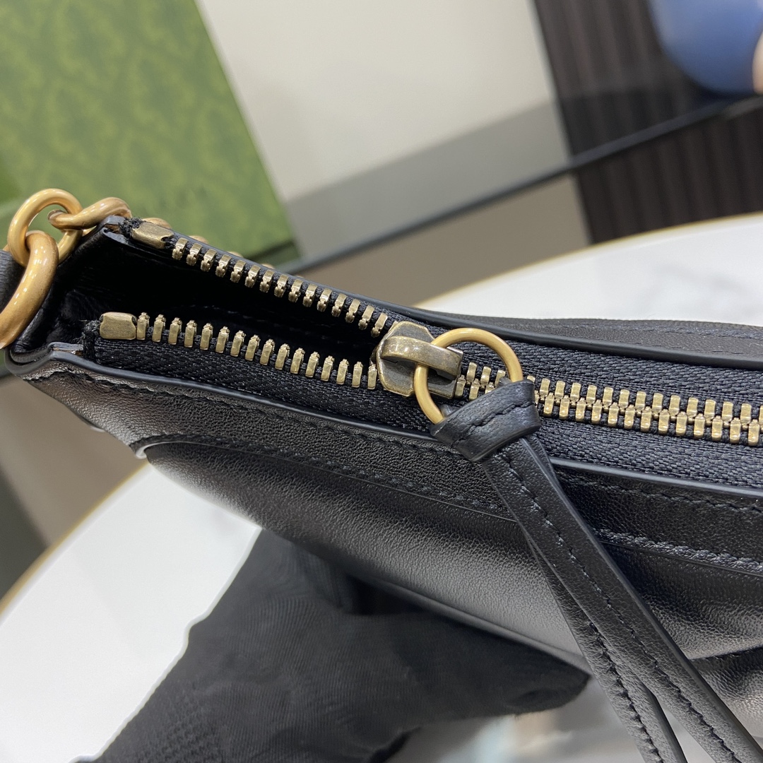 Bagsaaa Gvc*1 GG Marmont Small Shoulder Bag Black - 17x 26x 4cm
