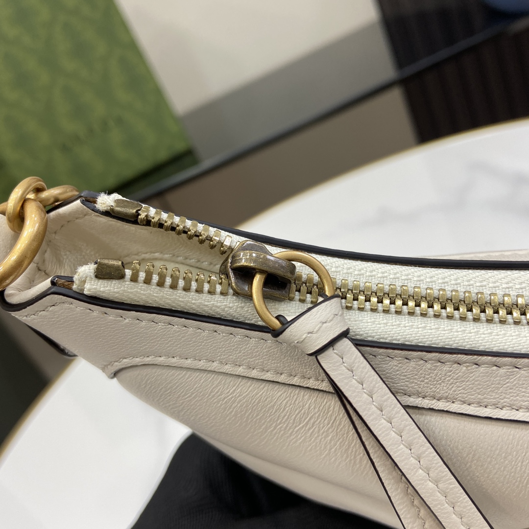 Bagsaaa Gvc*1 GG Marmont Small Shoulder Bag White - 17x 26x 4cm