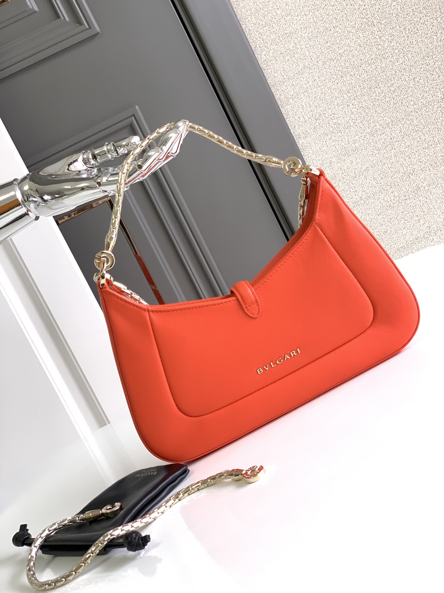 Bagsaaa Serpenti Baia small shoulder bag in orange - 27.5*18*4.5cm