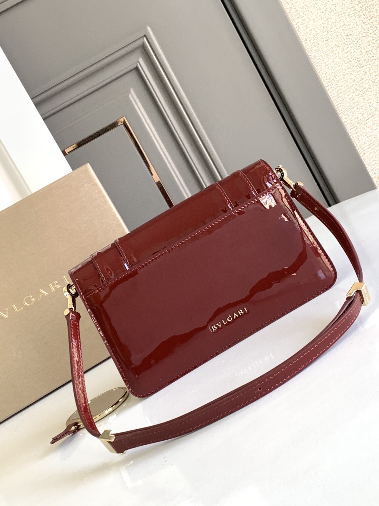 Bagsaaa Bv1g*ai Serpenti Forever East-West small shoulder bag in red Shiny Brushed calf leather