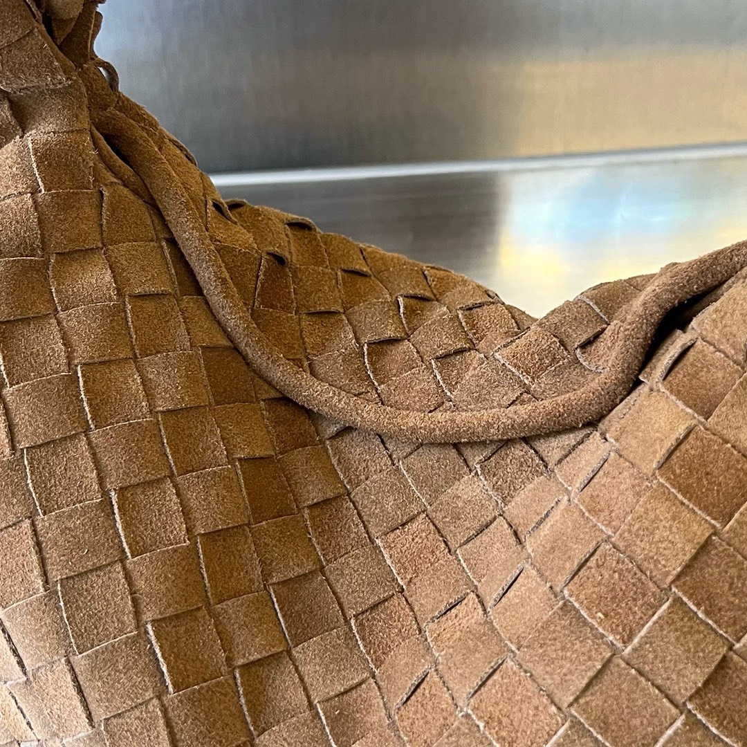 Bagsaaa B0tt*ga Ven*ta Small Hop Light Brown In Suede - 41x20.5x7.5cm