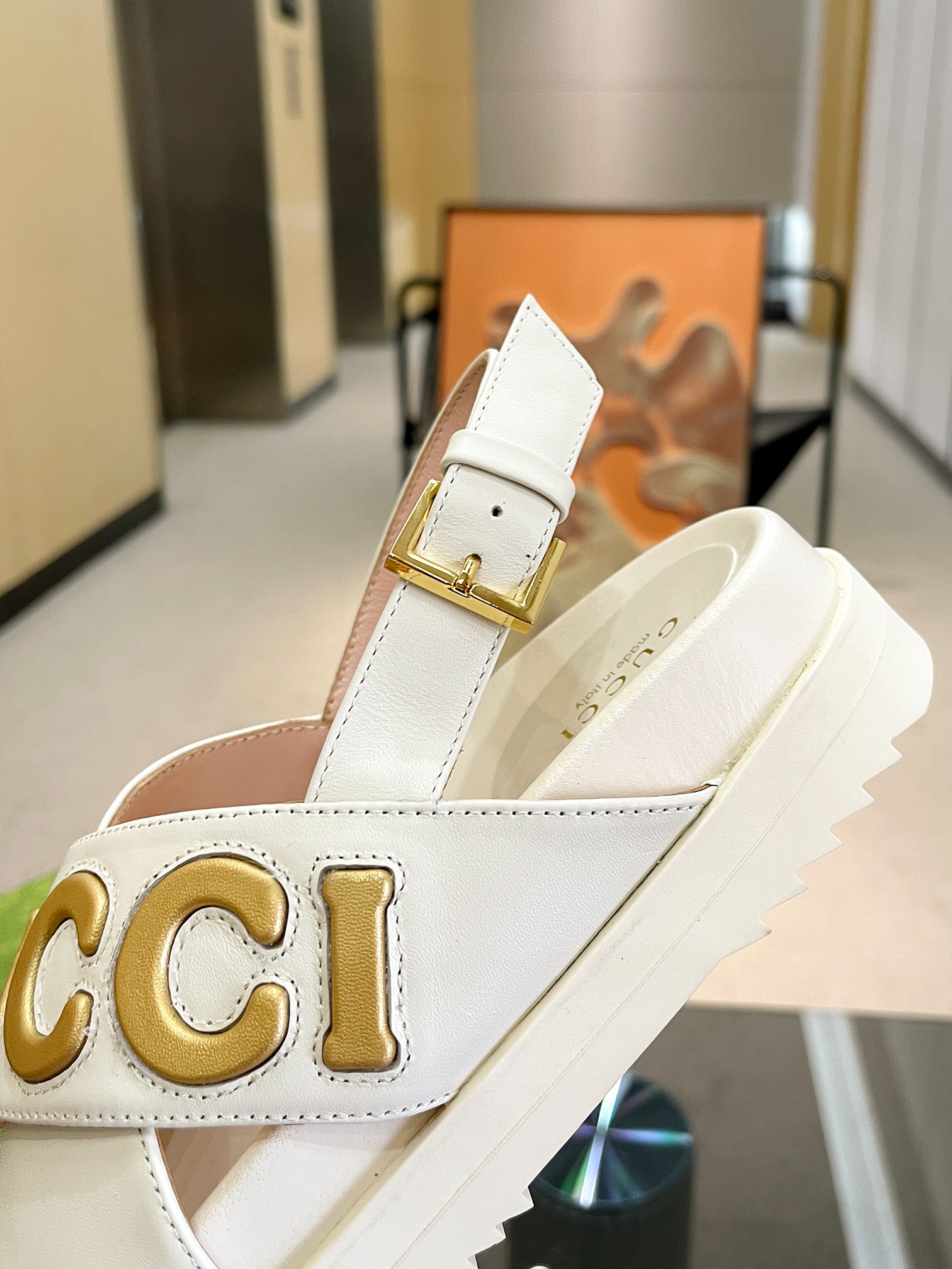 Bagsaaa Gvc*1 Logo-appliqué Leather White Sandals