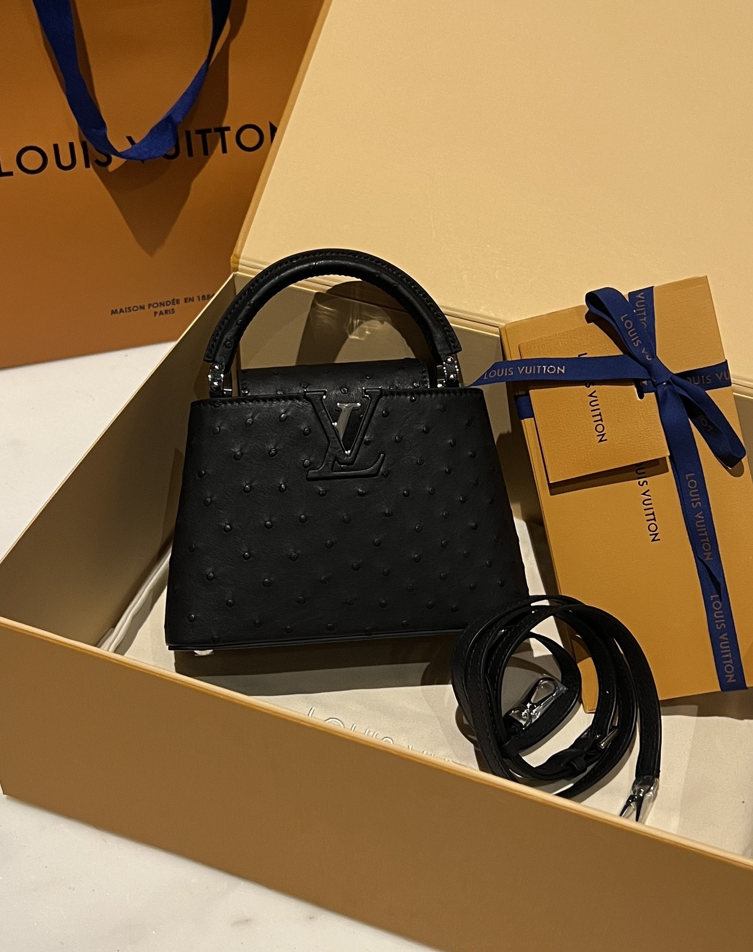 Bagsaaa L0vis Vvtt0n Capucines Ostrich Leather 