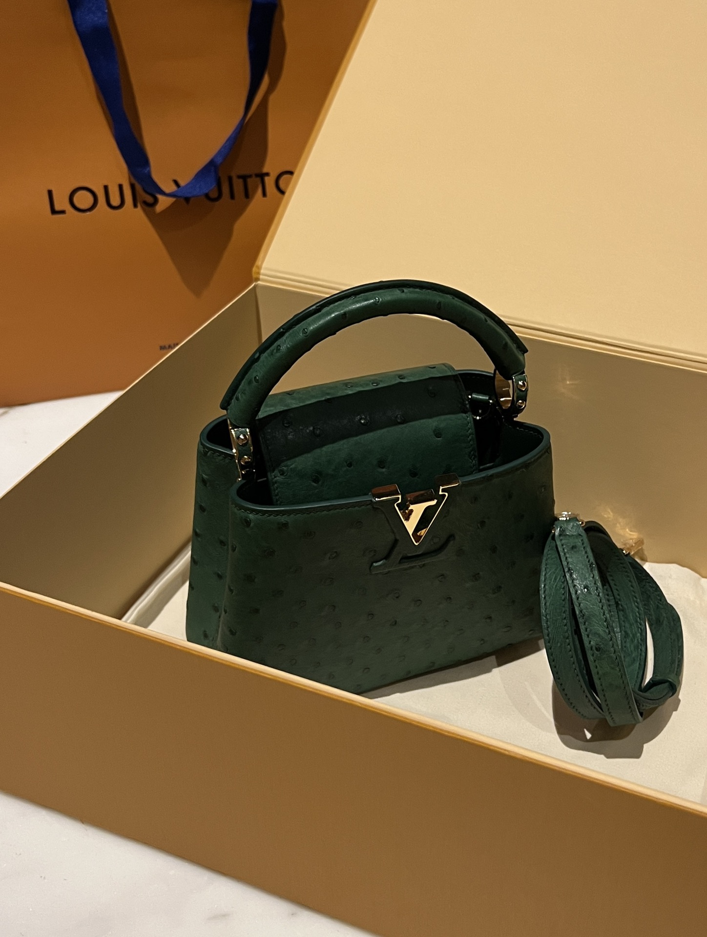 Bagsaaa L0vis Vvtt0n Capucines Ostrich Leather Blue 