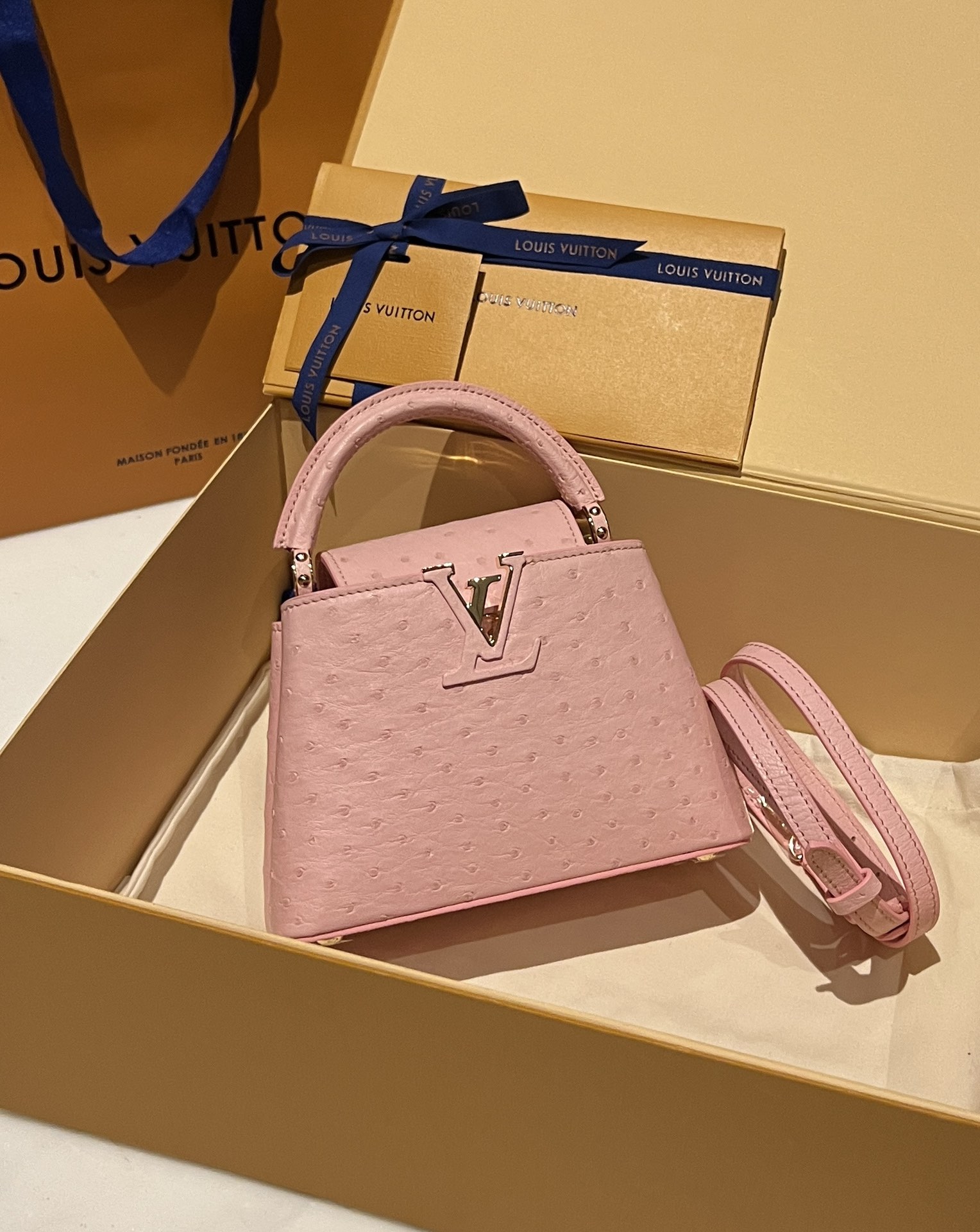 Bagsaaa L0vis Vvtt0n Capucines Ostrich Leather Pink