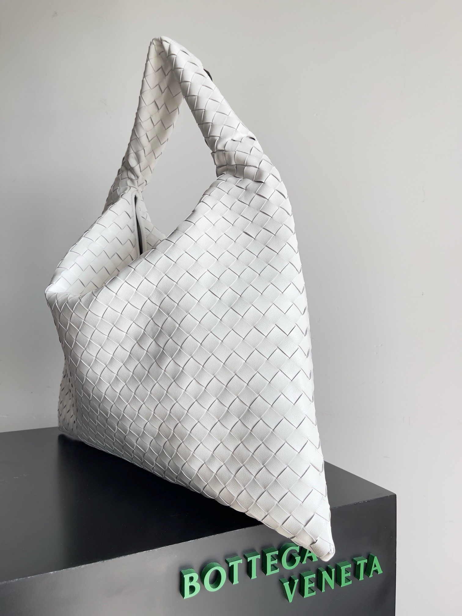 Bagsaaa B0tt*ga Ven*ta Large Hop White - 54x23x13cm