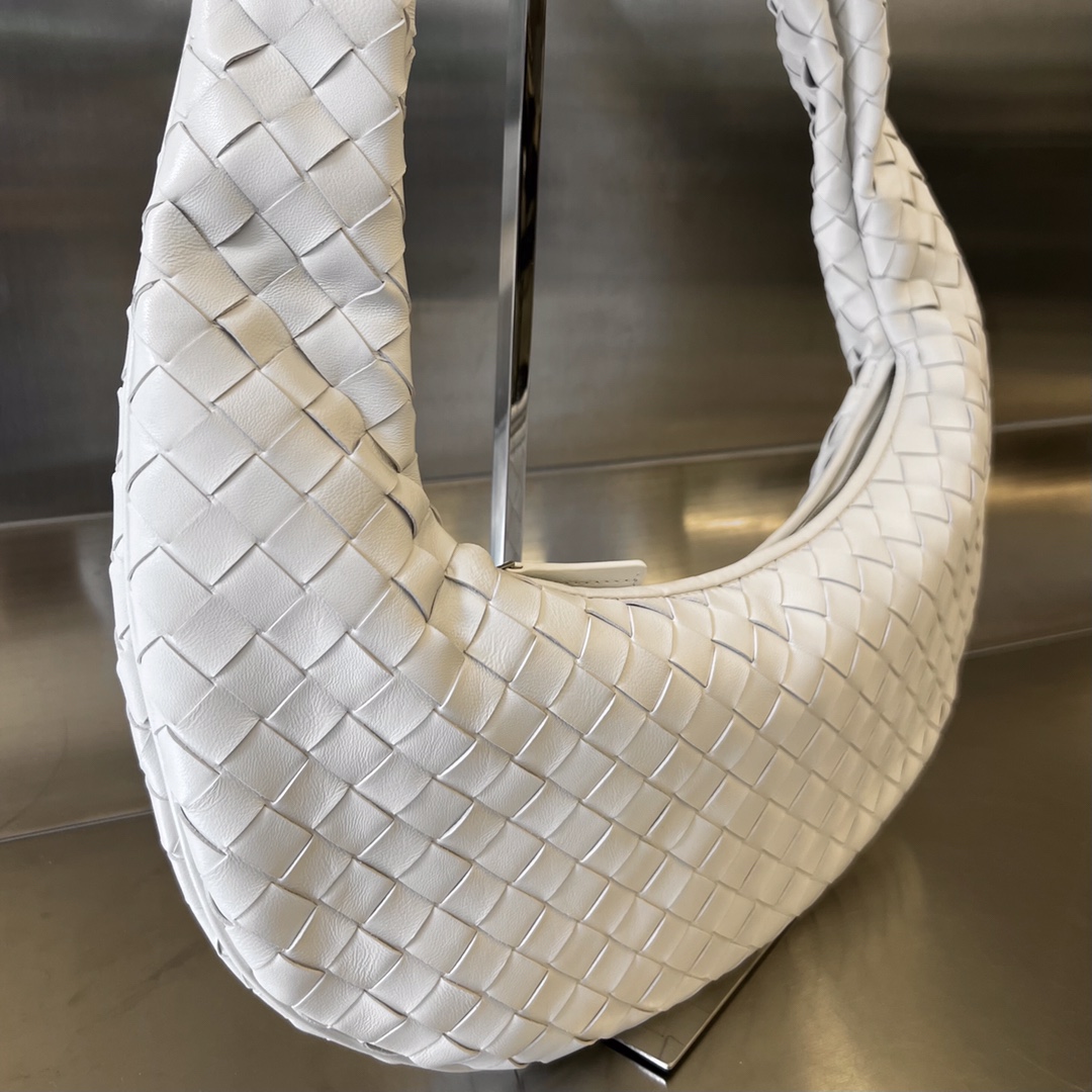 Bagsaaa B0tt*ga Ven*ta White Buddy Bag - 59.5cm