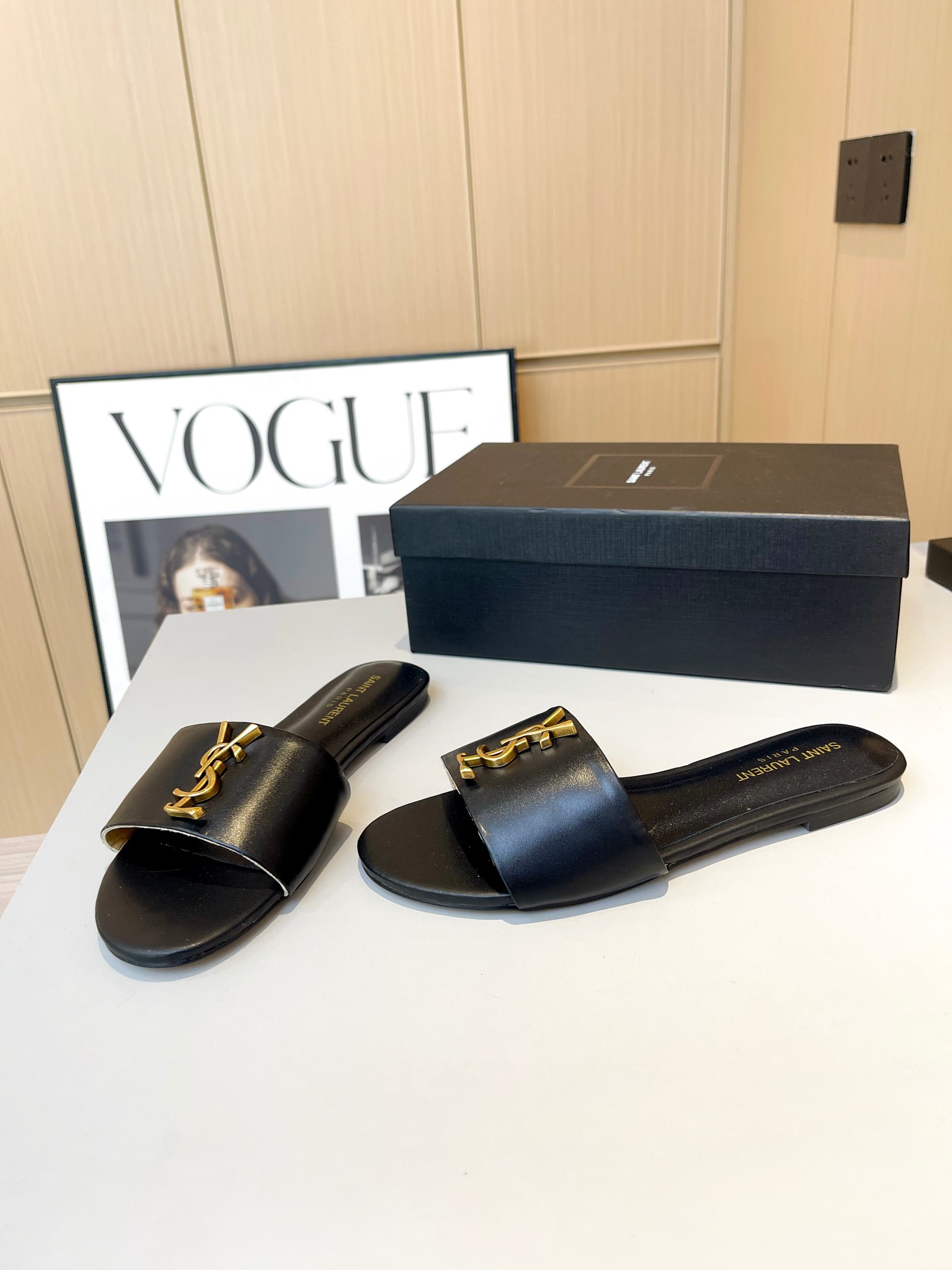Bagsaaa Y51 Black Leather Slides