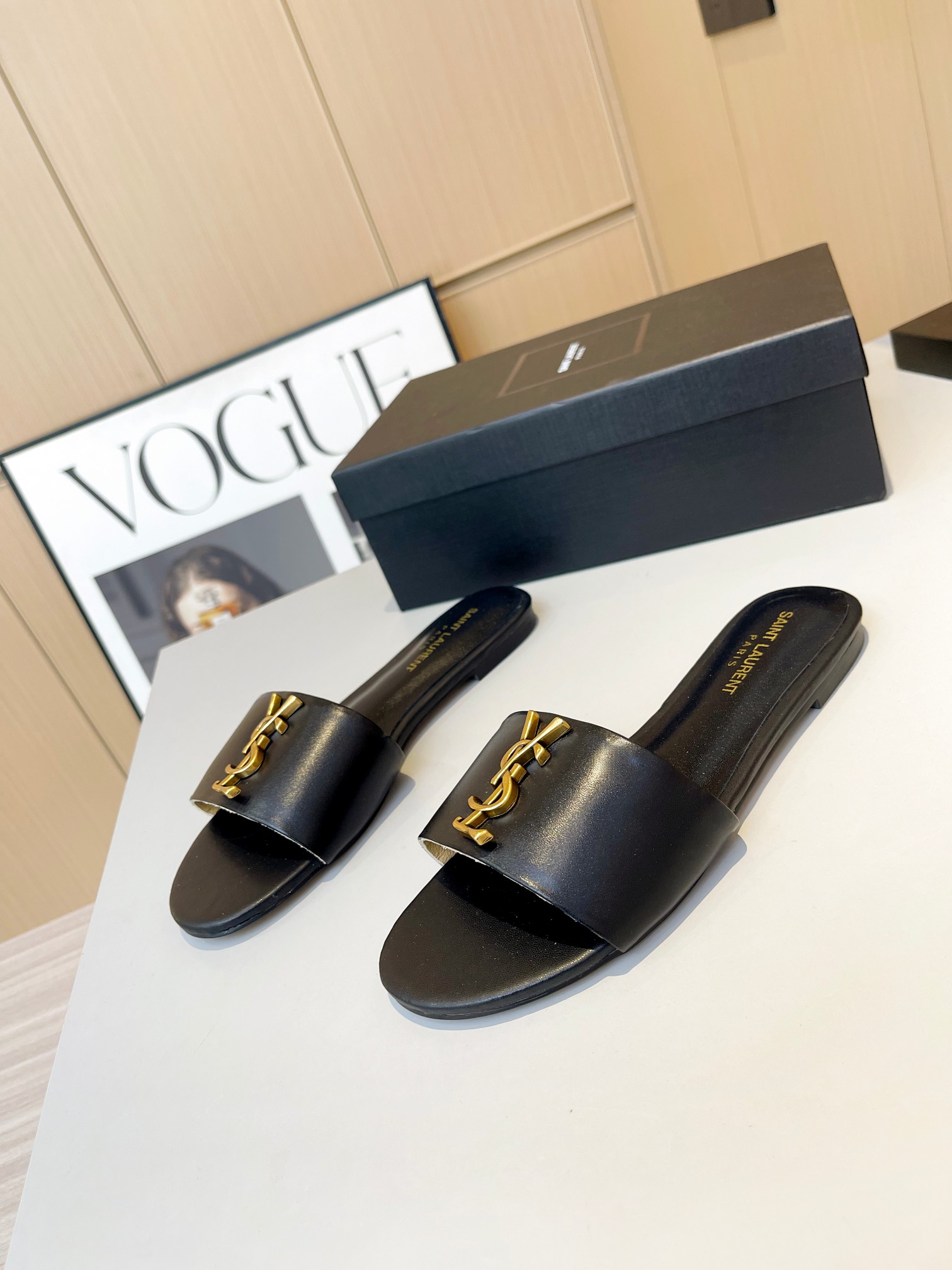 Bagsaaa Y51 Black Leather Slides