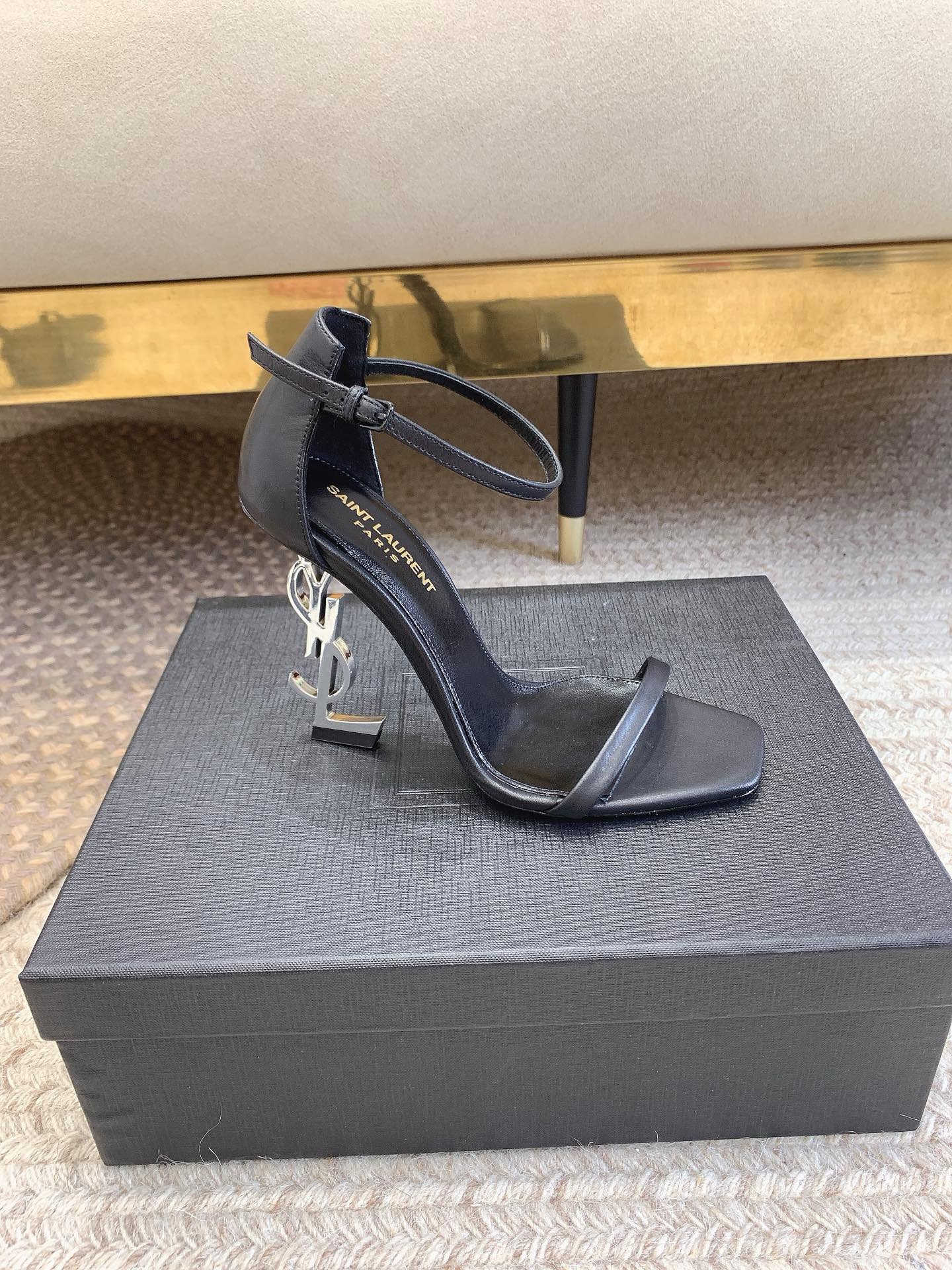 Bagsaaa Y51 Opyum black leather sandals 10.5cm