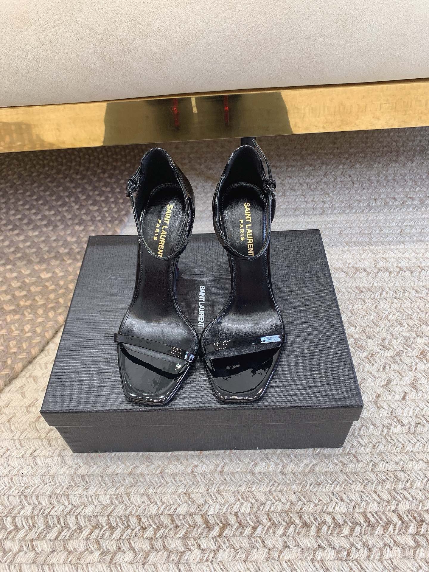 Bagsaaa Y51 Opyum black patent leather with red heel sandals 10.5cm