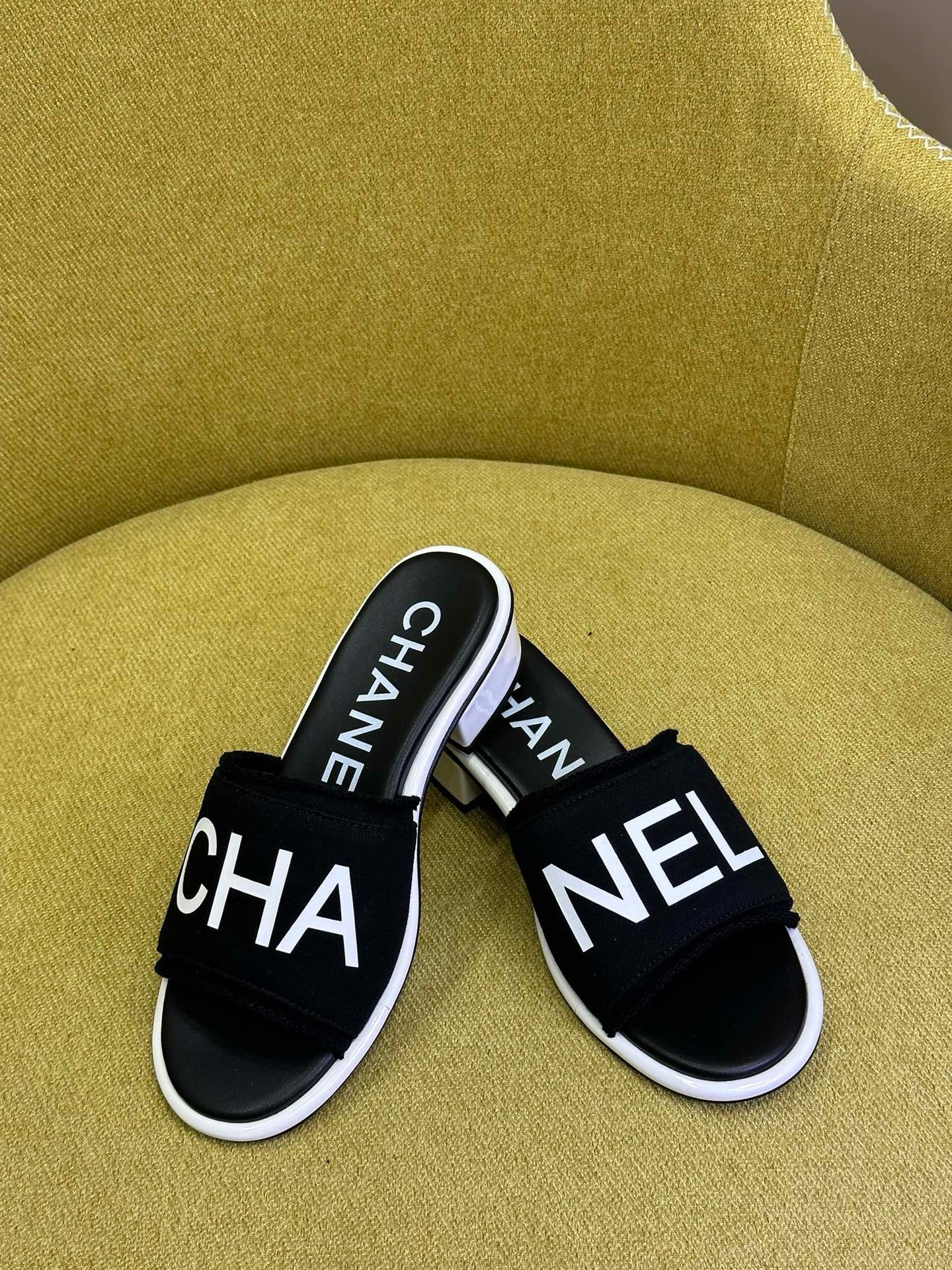 Bagsaaa Ch**el Black Sandals