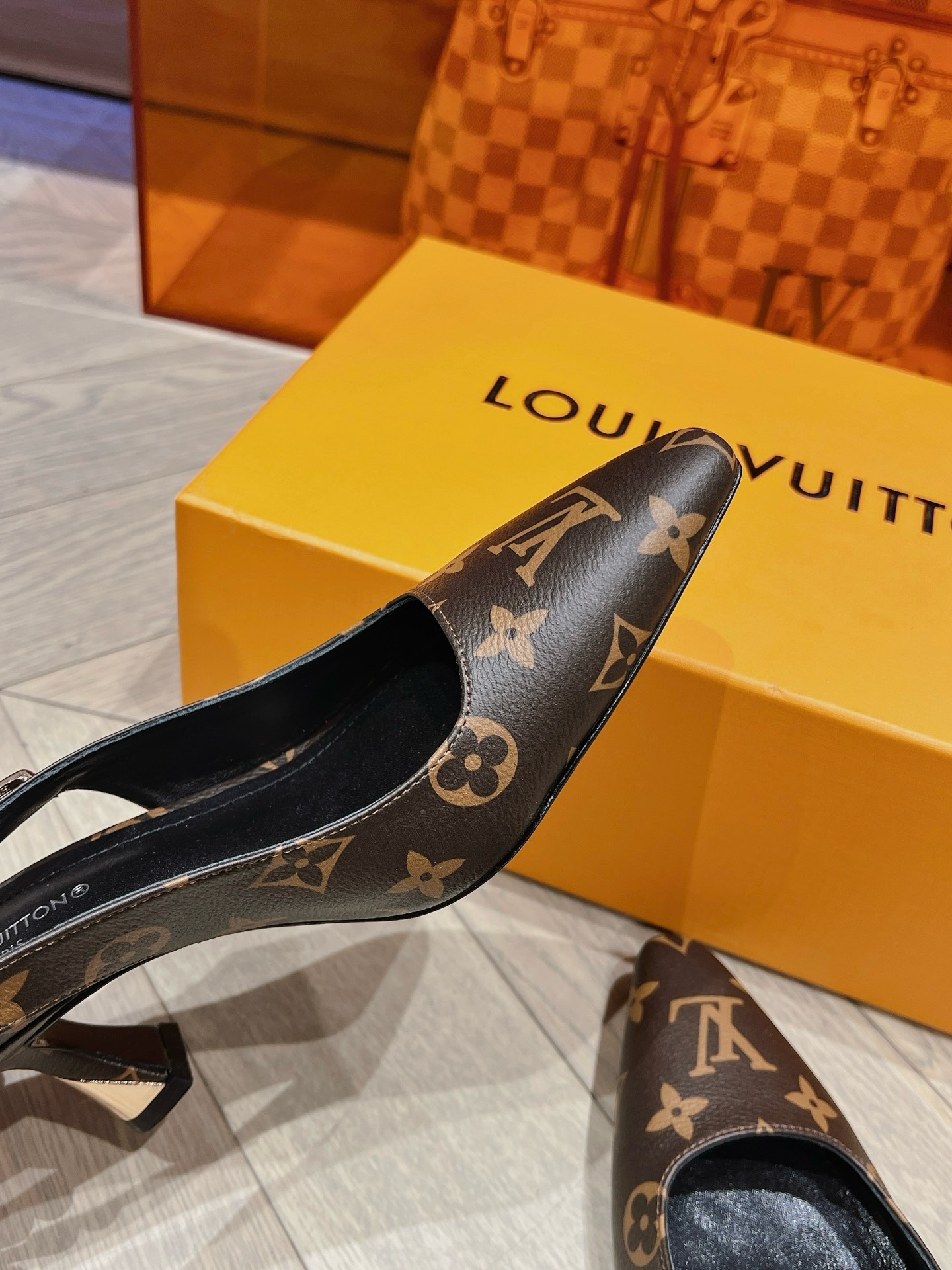 Bagsaaa L0vis Vvtt0n Monogram Slingback 
