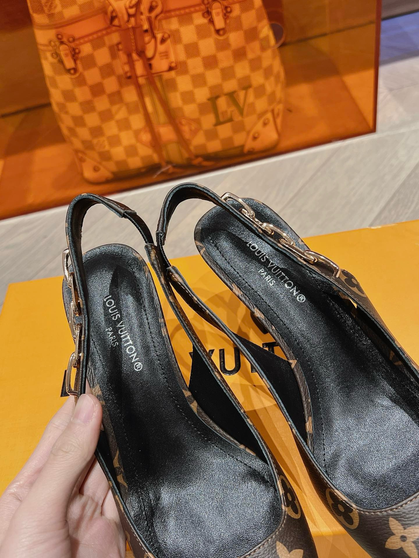 Bagsaaa L0vis Vvtt0n Monogram Slingback 