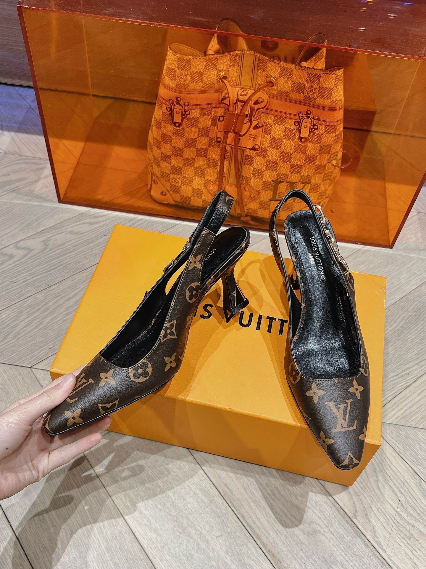 Bagsaaa L0vis Vvtt0n Monogram Slingback 